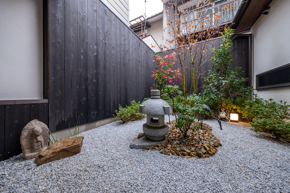 京都町家ならではの庭園からは四季の移ろいを感じることができます。