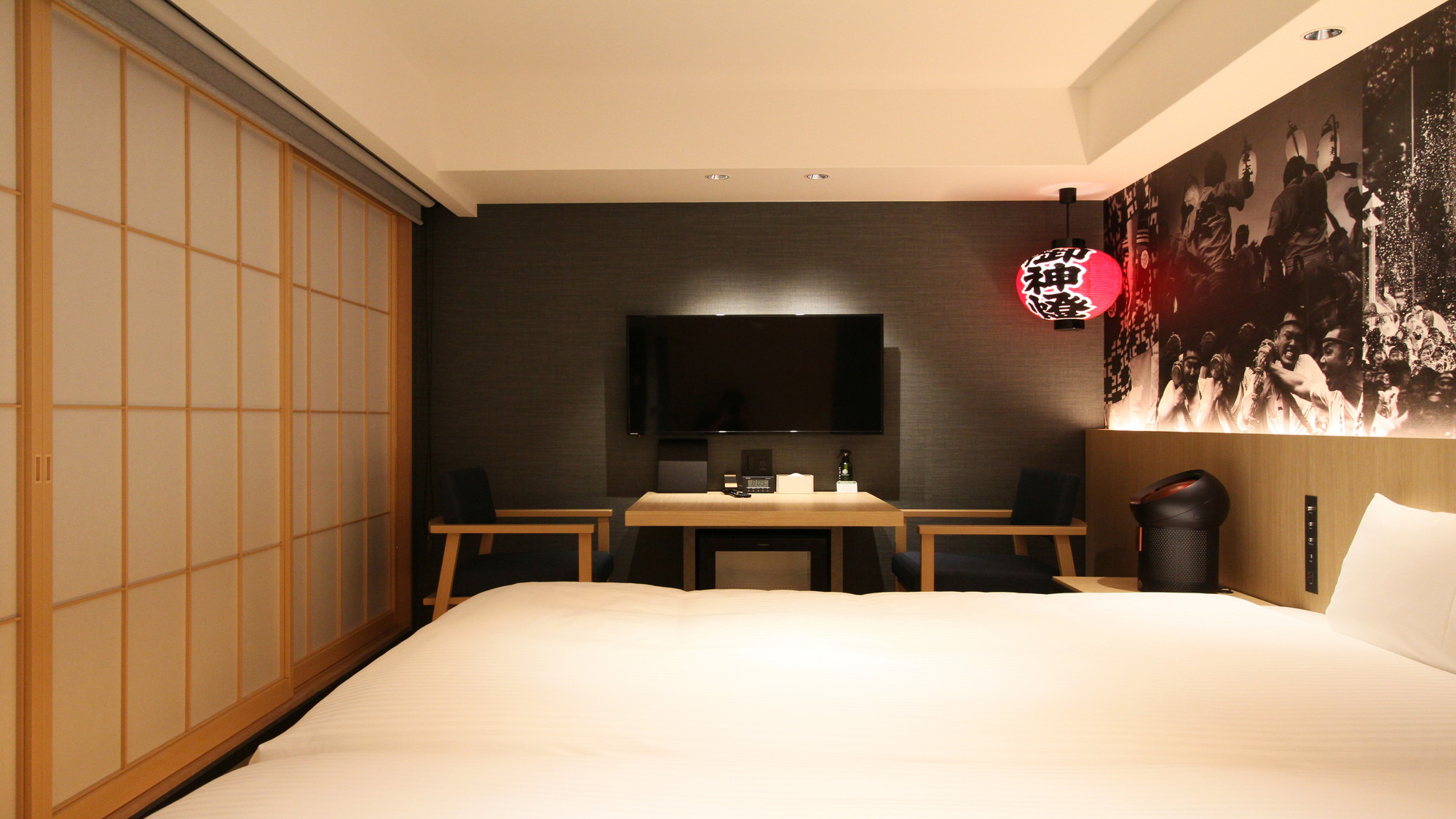 畳ツイン　博多提灯、障子、畳と「和」のテイストを感じさせるお部屋です。