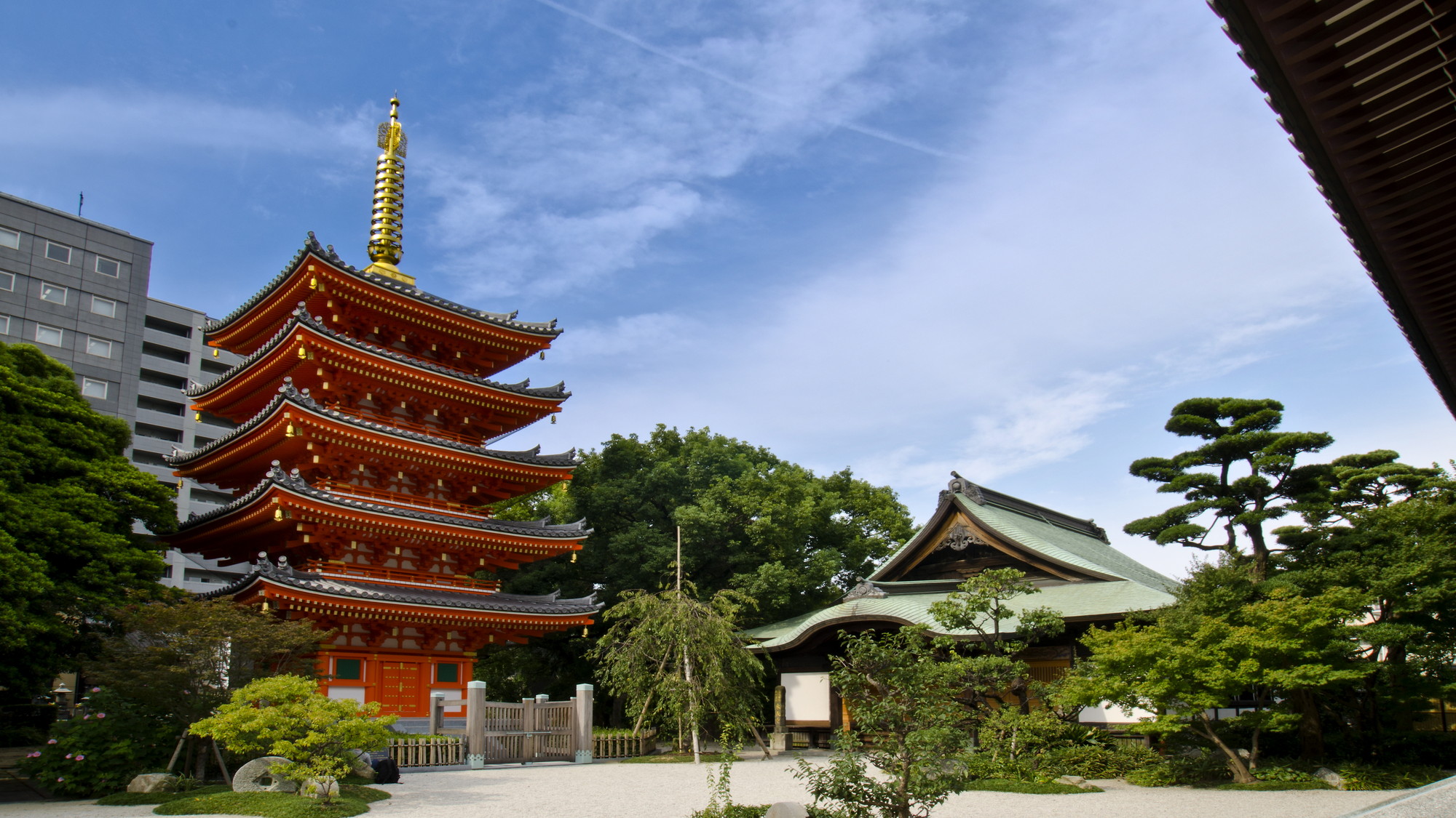 東長寺 ホテルより徒歩5分。博多を代表する寺社。博多大仏は必見です。