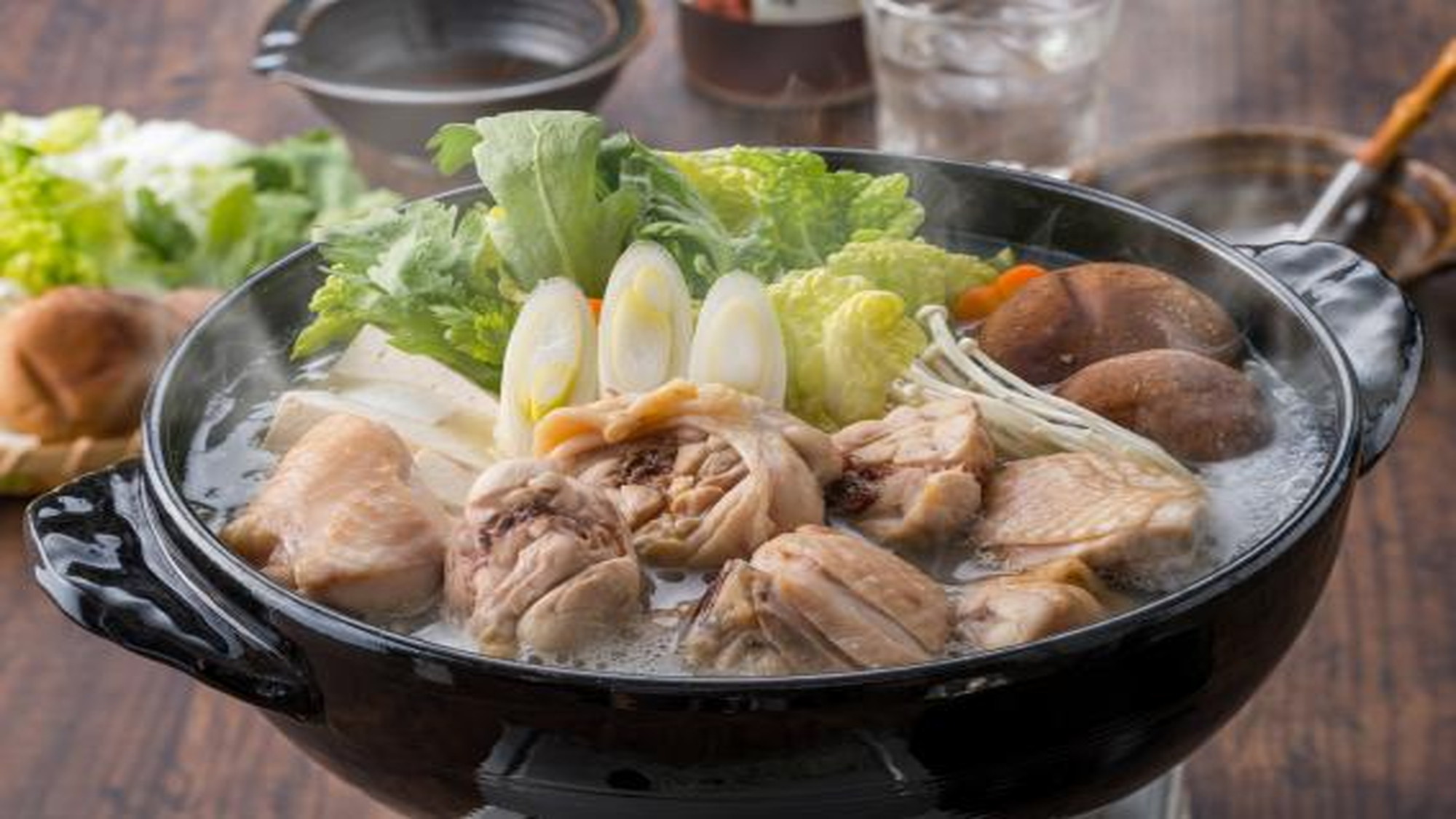 【水炊き】博多を代表するグルメ。人気店は予約必須！※写真提供：福岡県観光連盟