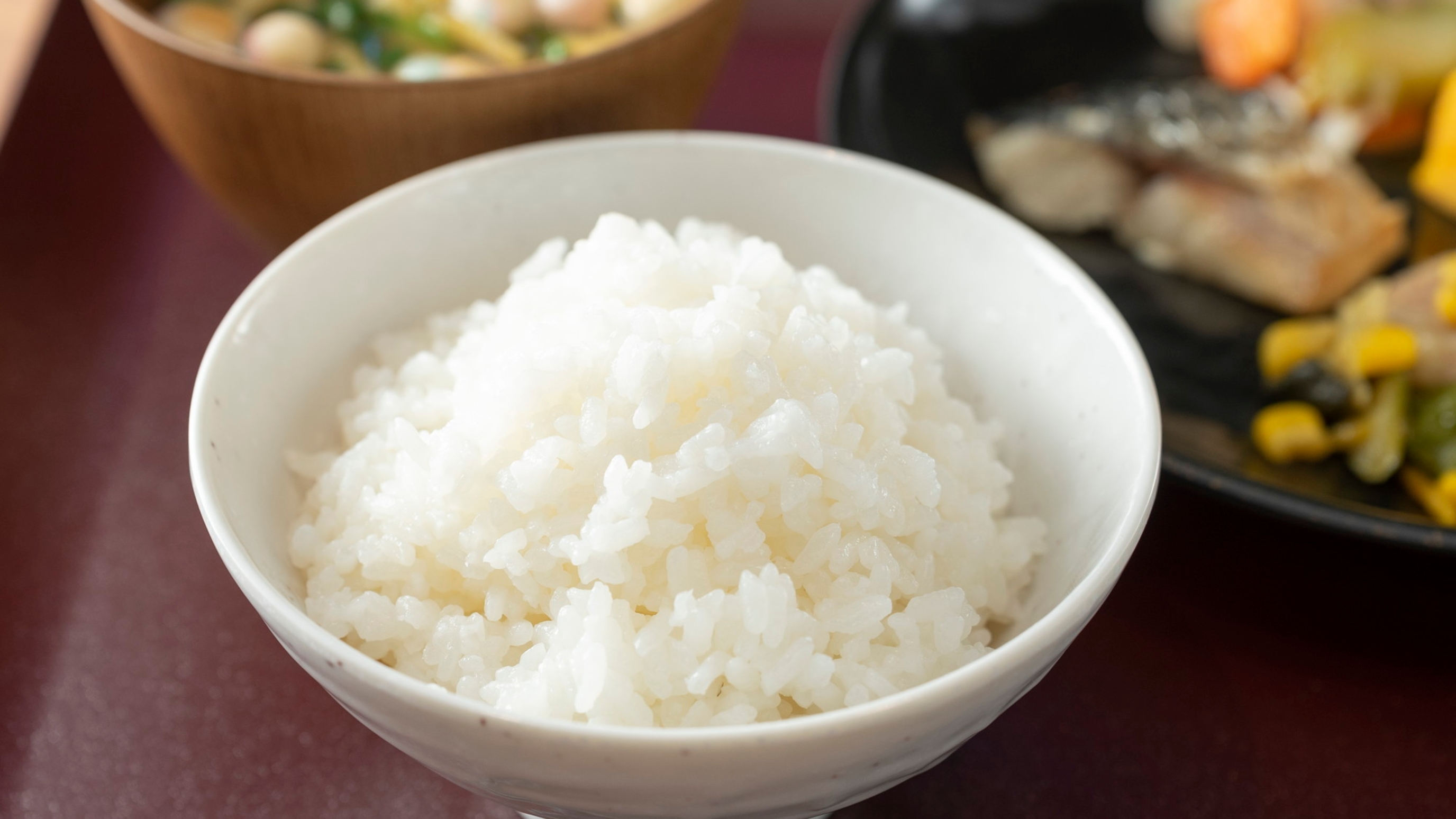 国産米のお米を使用した炊き立てのご飯
