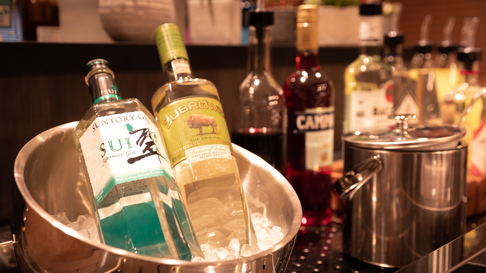 種類豊富な無料のウェルカムバー※お酒の種類は変更となる場合がございます