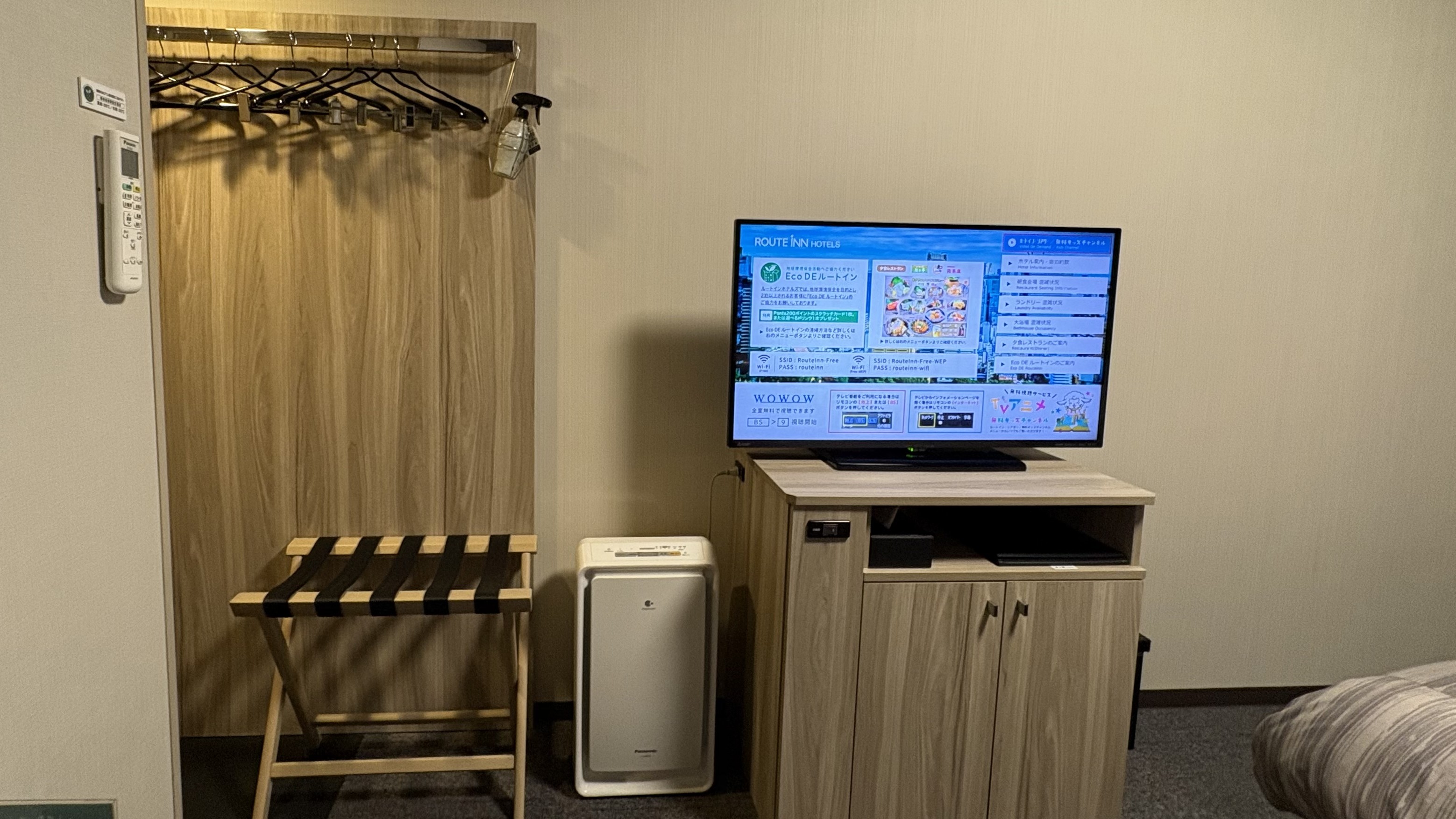 客室テレビで大浴場や朝食の混雑状況が確認できます。Wi-Fiのパスワードもテレビ画面でご確認ください