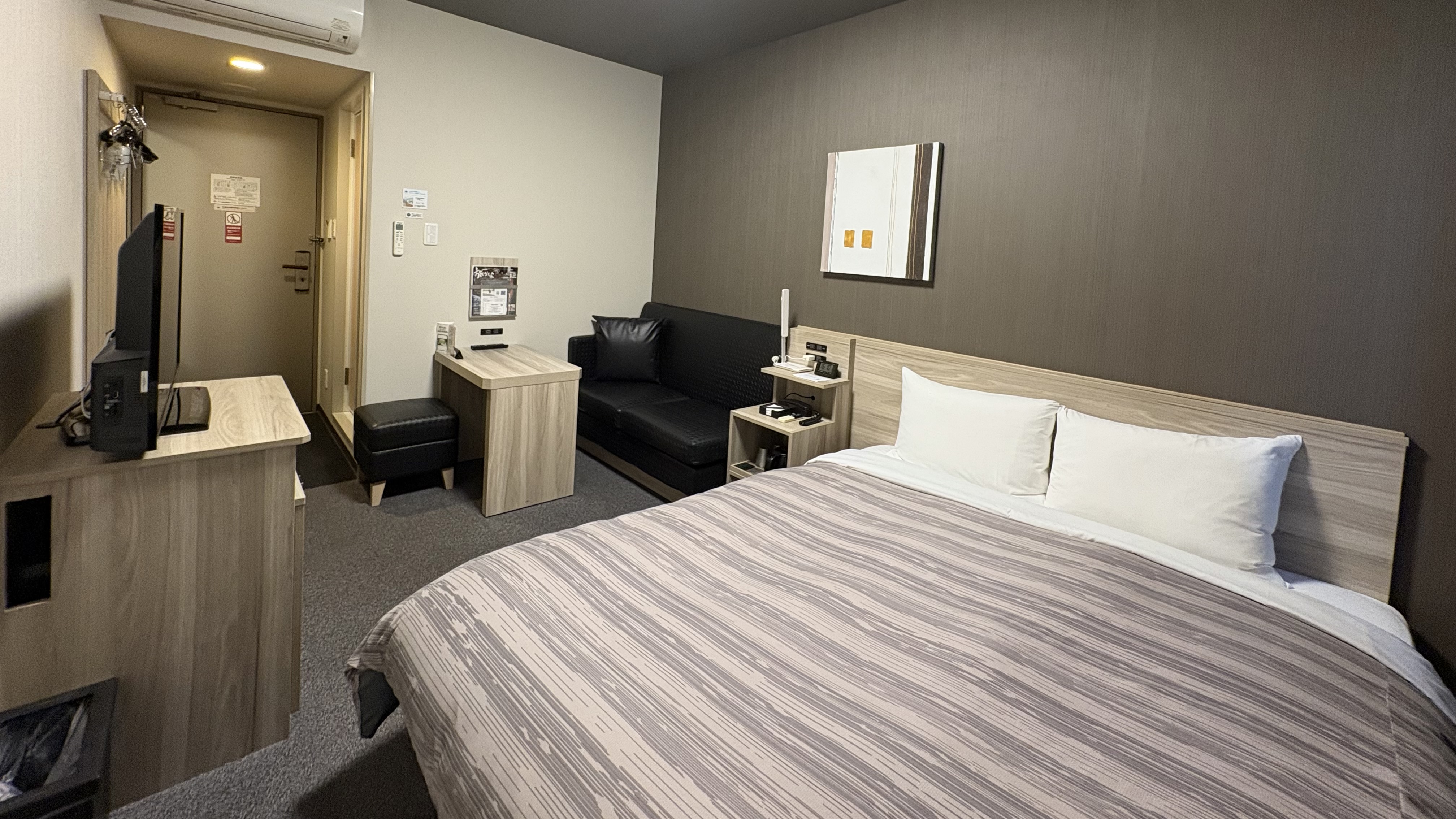 ダブル①ゆったりワイドな160cmダブルベッドで、至福の眠りを