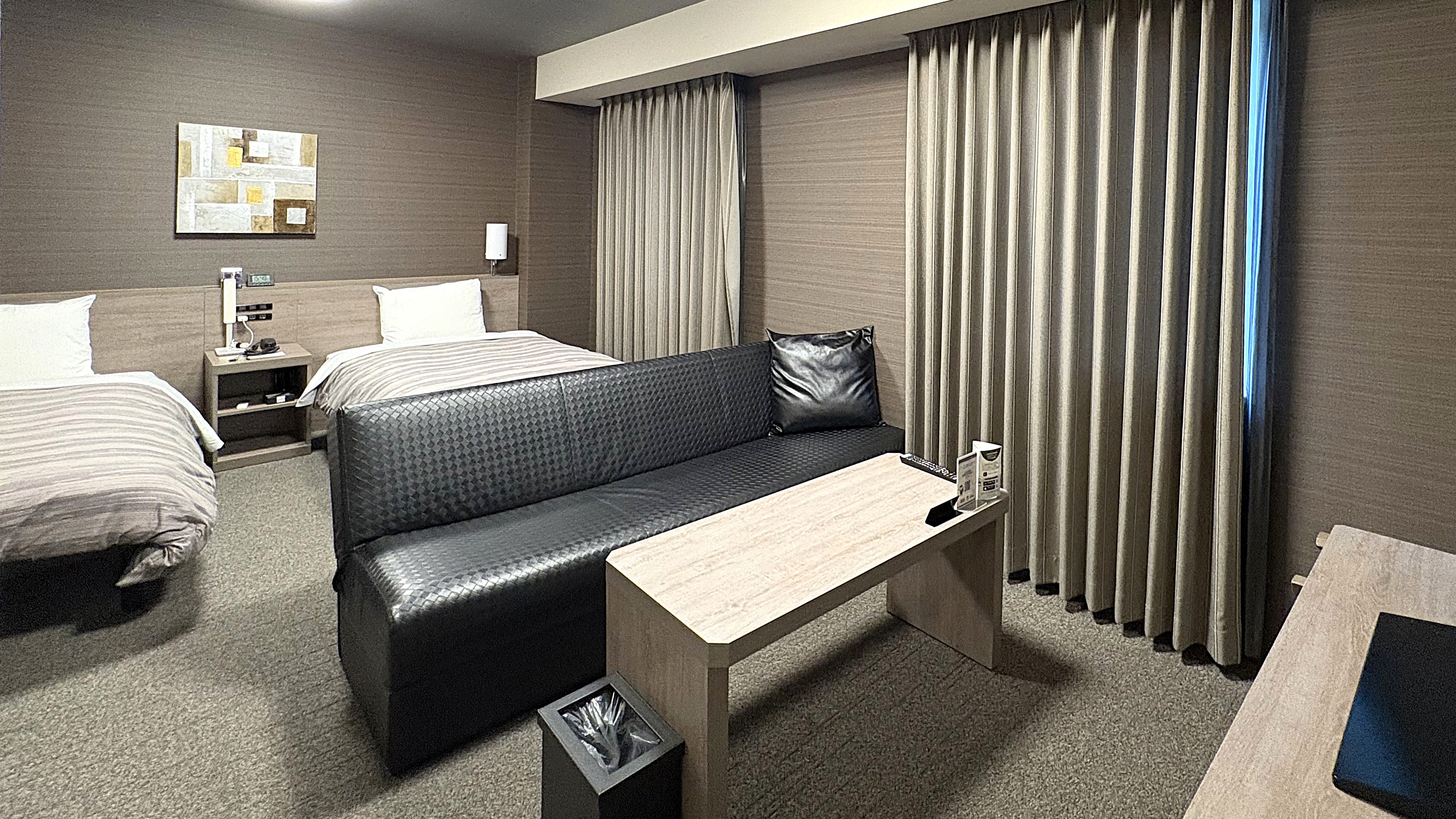 デラックスツインルーム①※電話予約のみ：唯一無二のお部屋。ふたり旅は広々、3名利用も快適ステイ。