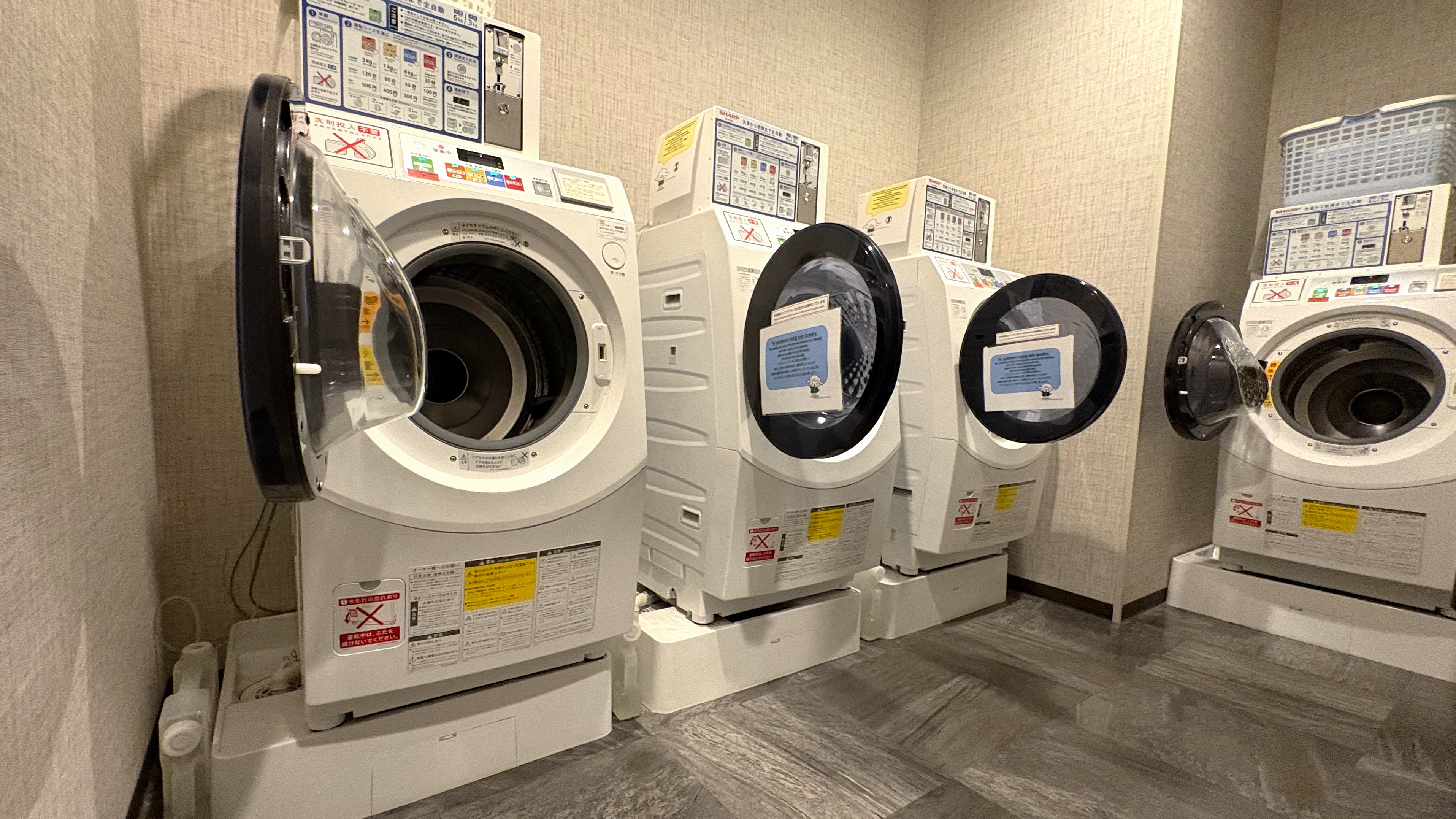 ランドリー（洗剤は自動投入）100円のみ利用可。両替はフロントで承ります