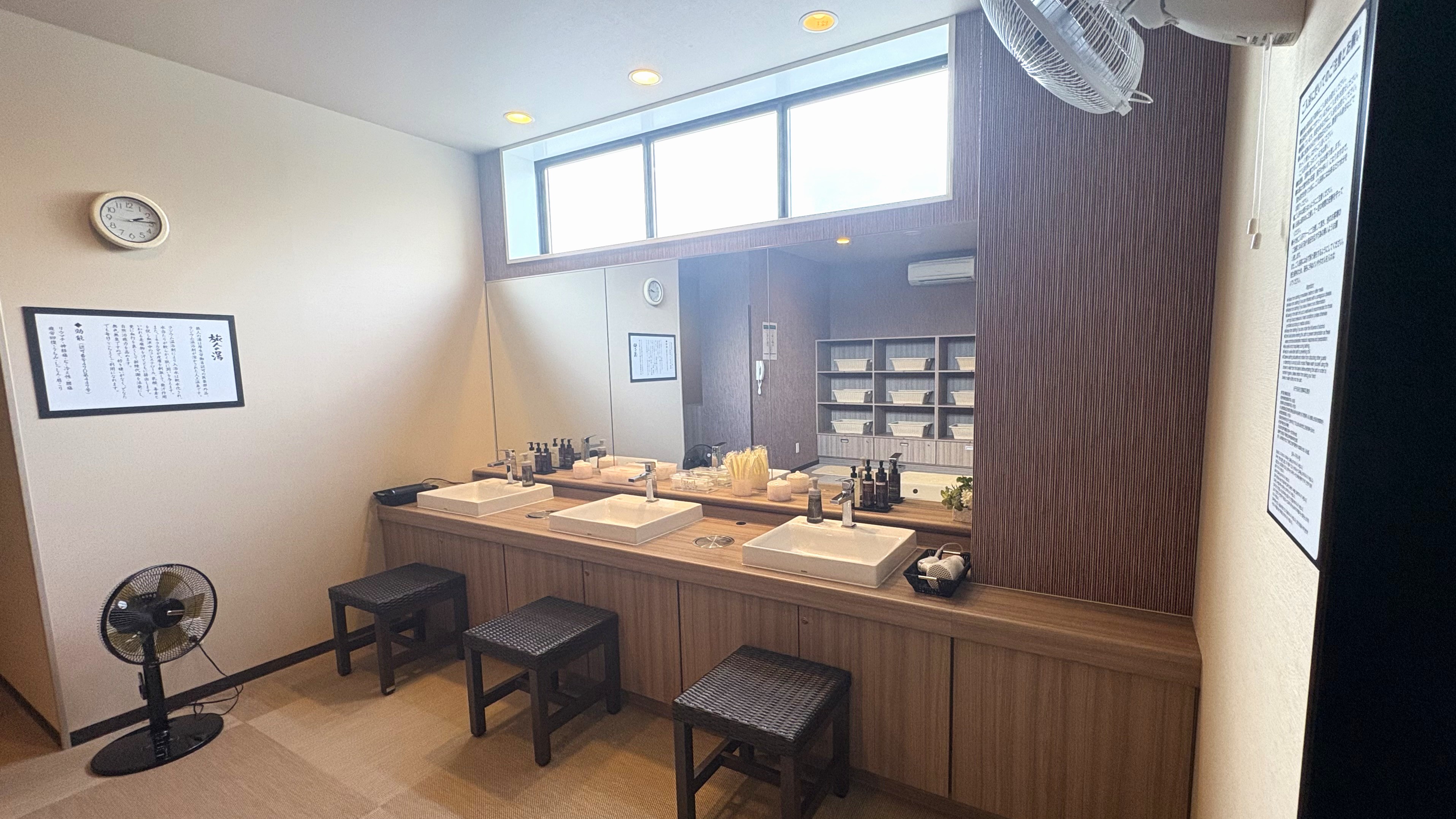 女性用大浴場　脱衣所