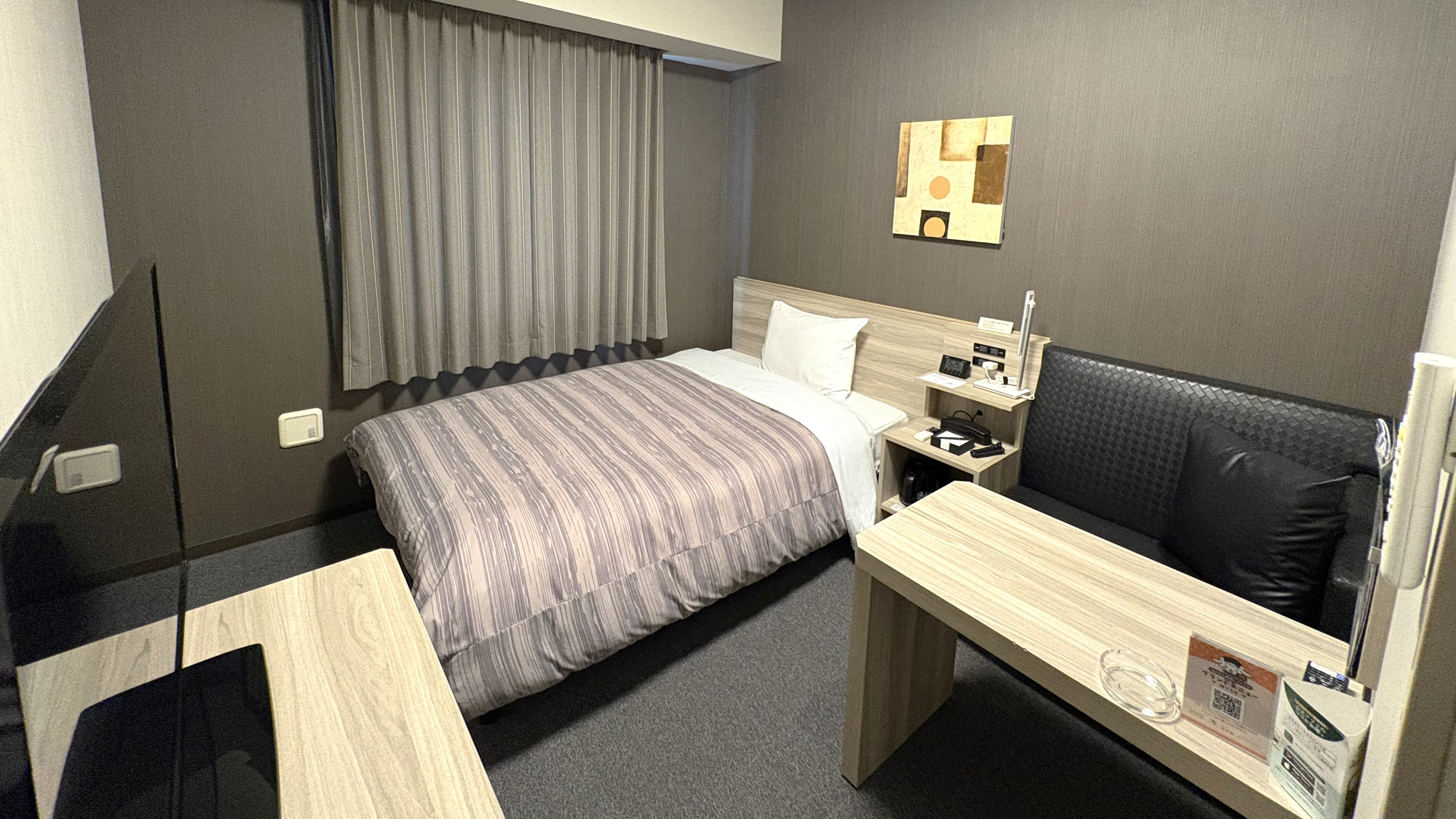 シングル①130cmのベット幅、ｼﾝｸﾞﾙですがｽｰﾂｹｰｽを広げることができます