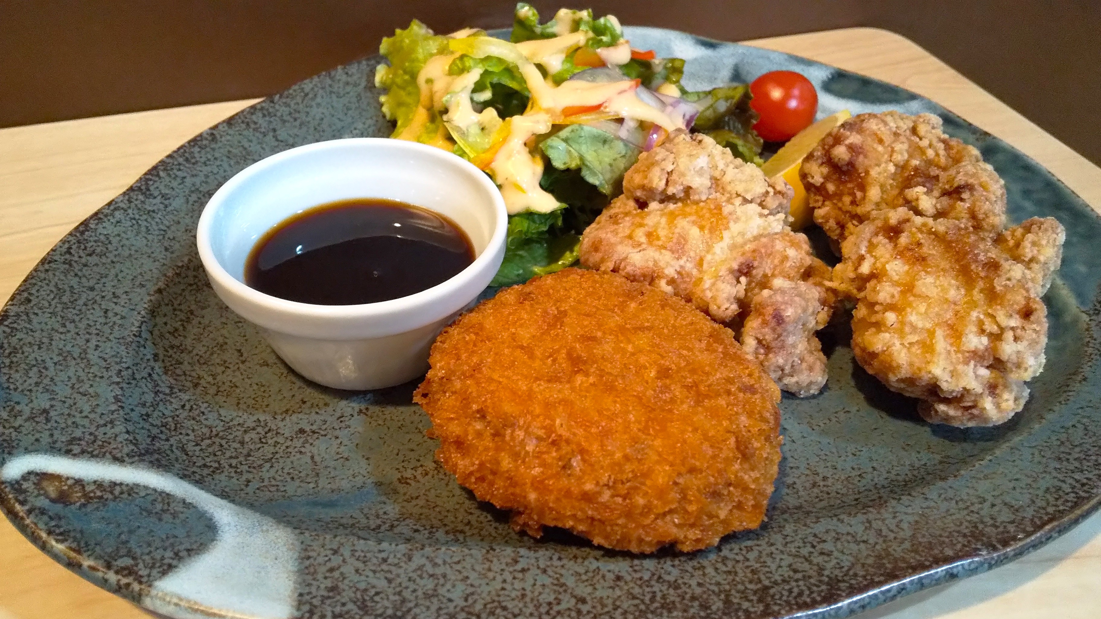 夕食メニュー：メンチカツ＆唐揚げ