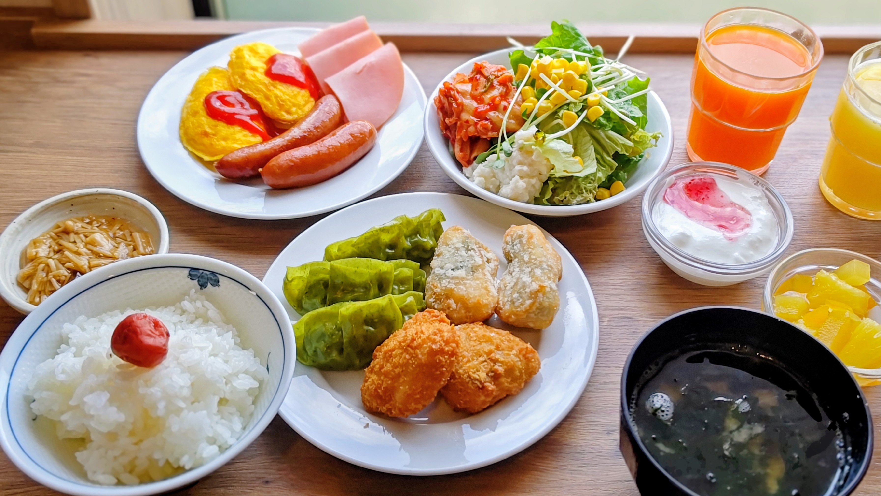 朝食の料理盛り付けイメージ