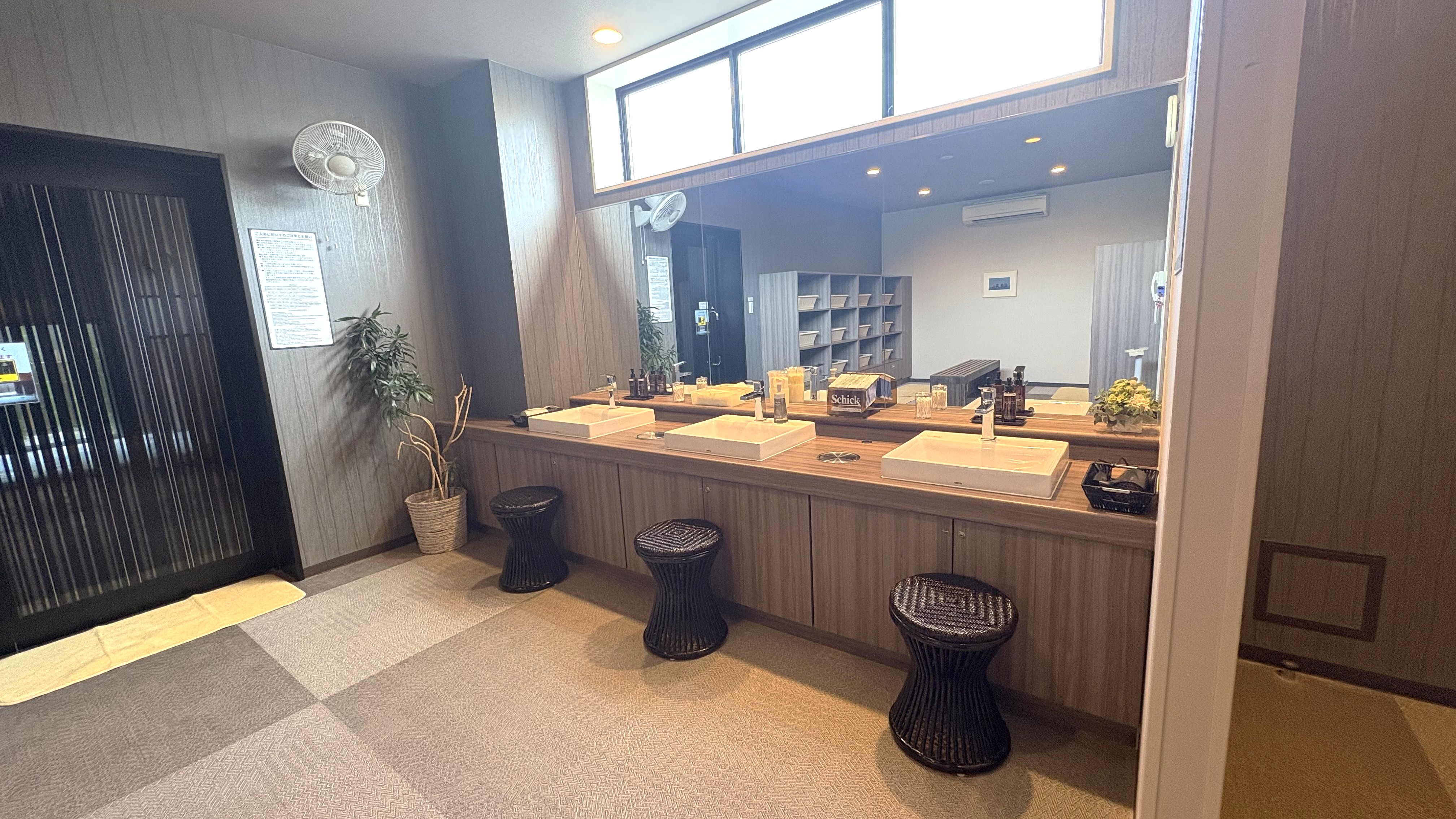 男性用大浴場　脱衣所