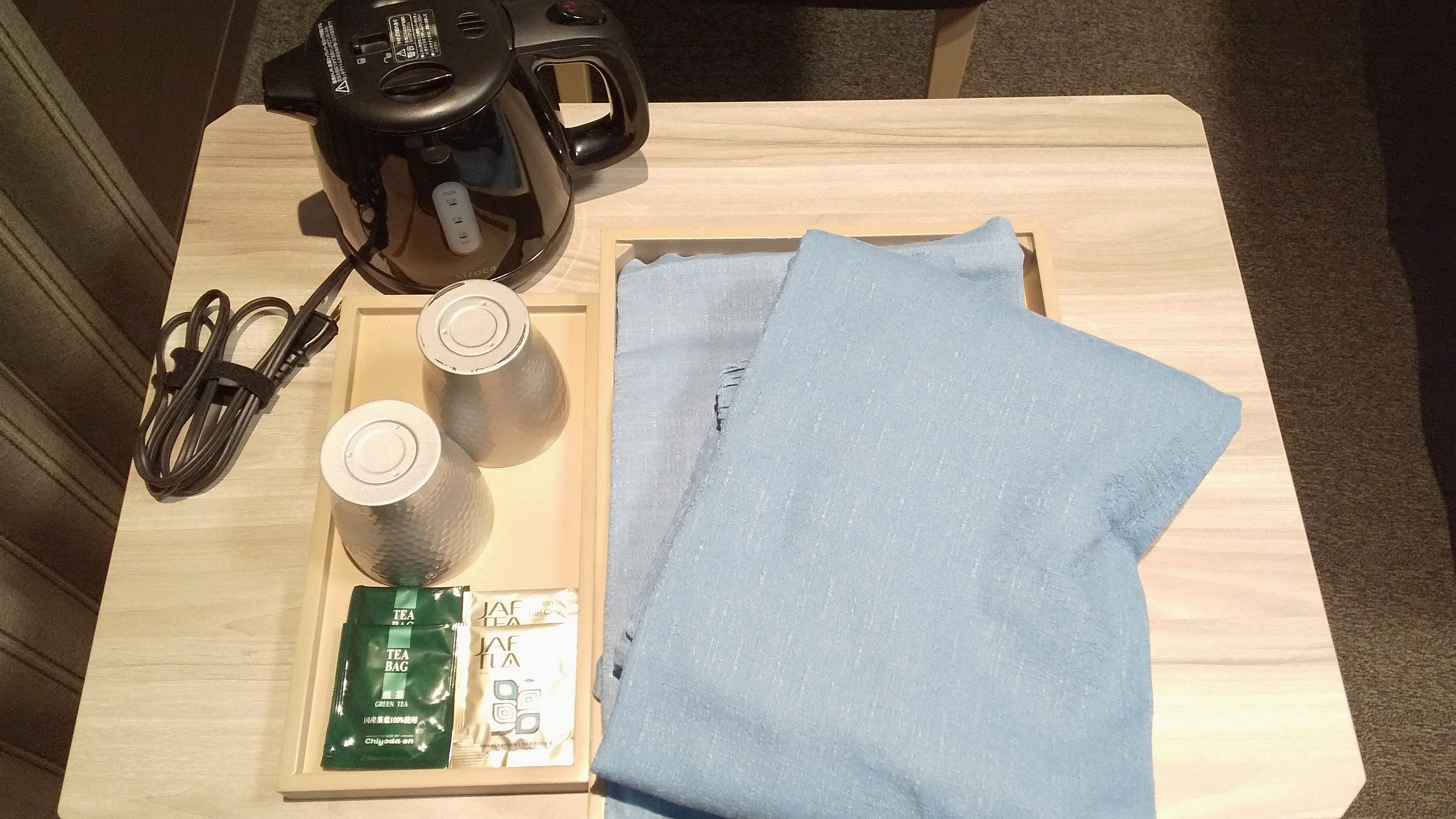 客室アメニティ　ケトル、甚平、タンブラー、お茶