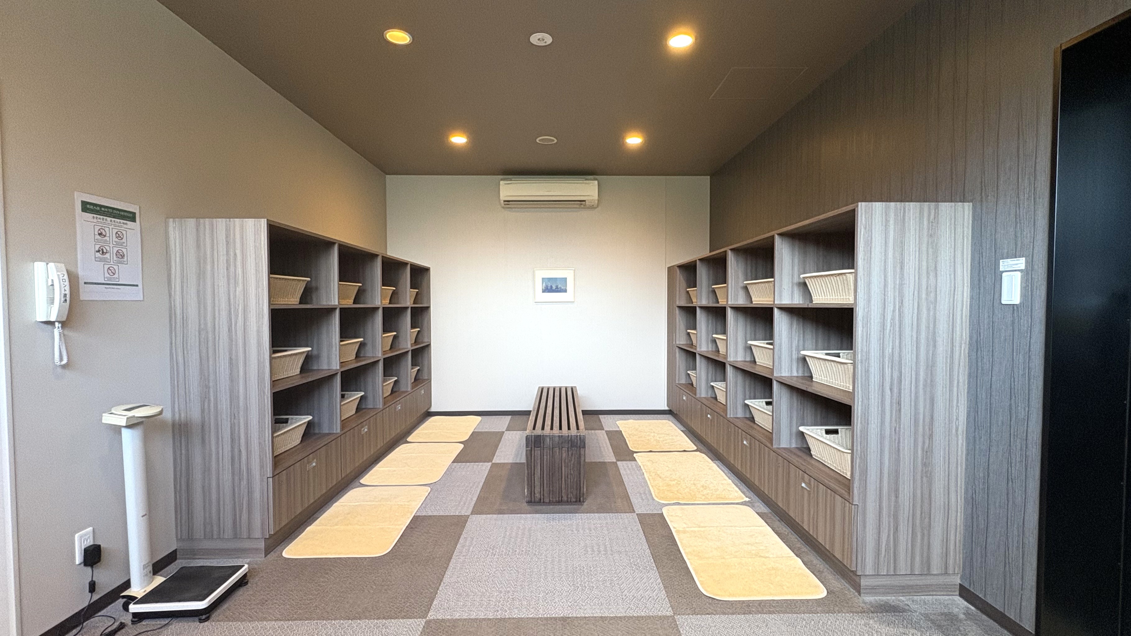 男性用大浴場　脱衣所