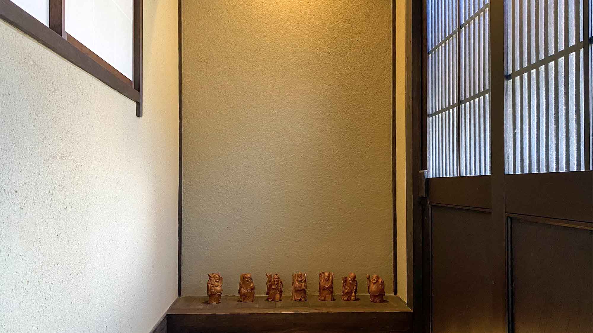 ・七福神がお出迎え致します