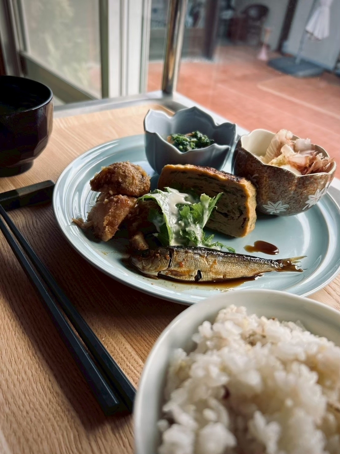 【朝食付き・相部屋】宿の朝ごはんで1日をスタート！伊豆大島で過ごす癒しの休日