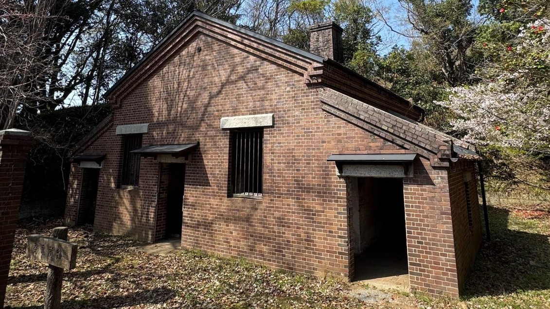 【1日1組限定】瀬戸内の秘島・小島を歩く〜歴史遺構と自然美に触れる優雅な散策〜