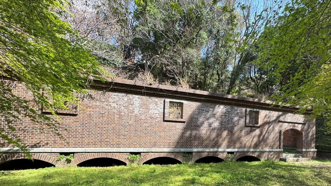 【1日1組限定】瀬戸内の秘島・小島を歩く〜歴史遺構と自然美に触れる優雅な散策〜