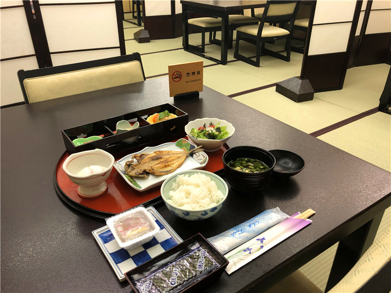 朝食　和定食　宴会場