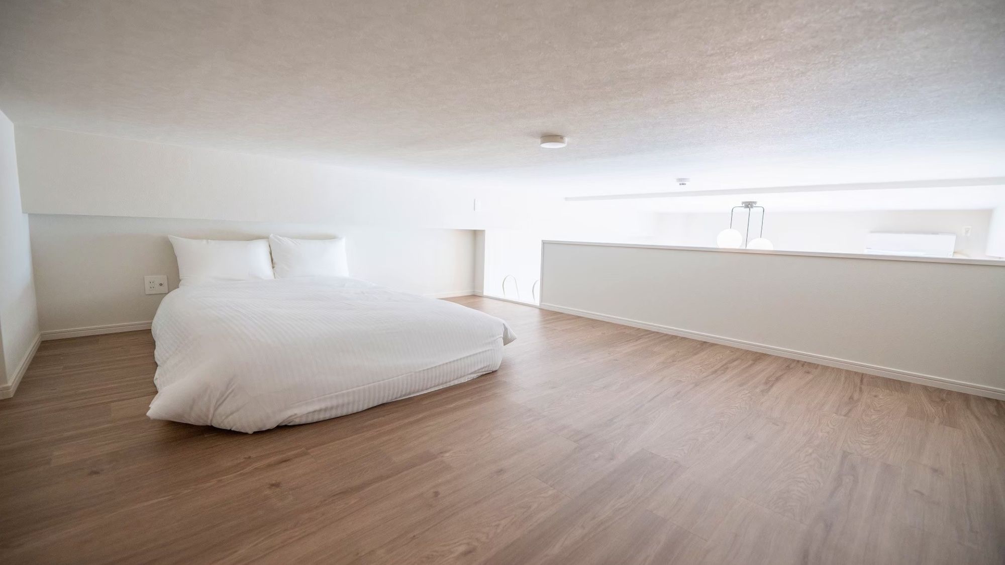 【ロフト付きtypeB】広々としたロフトスペース！ダブルの布団付きで、ゆったりと就寝。