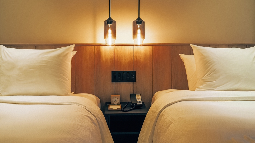 ツインルーム：25平米禁煙・ベッド幅120cm　シンプルながら温かみのある空間でお寛ぎください。