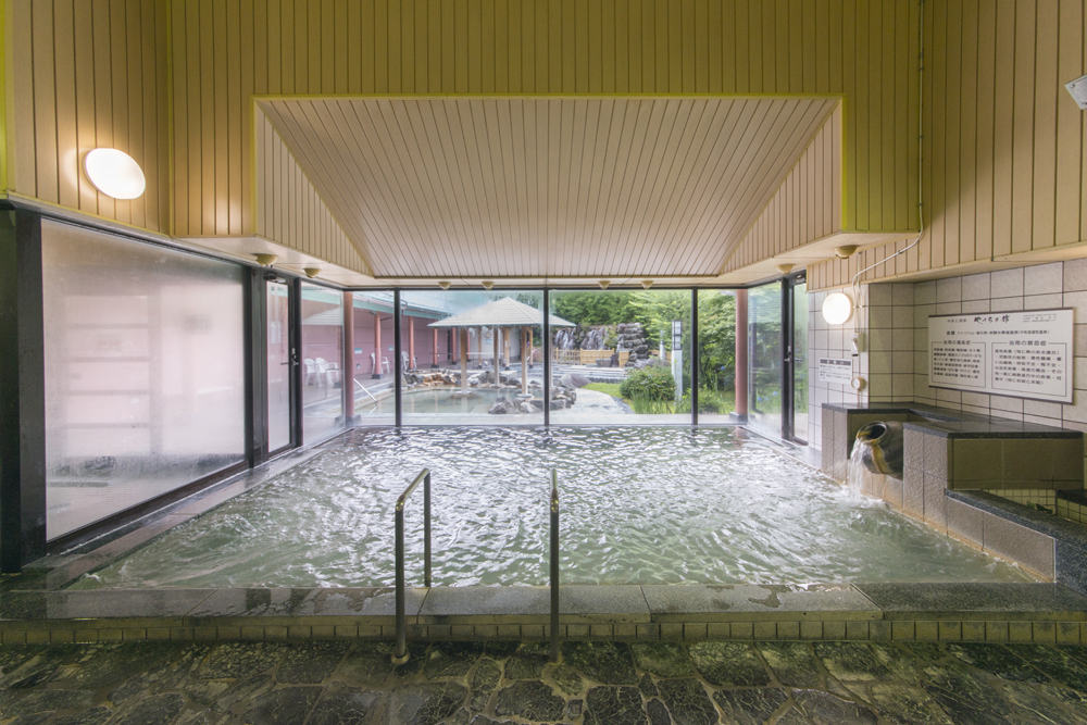 やまと温泉やすらぎ館：ホテル隣接、道の駅内。「湯遊び」をテーマに生まれた天然温泉