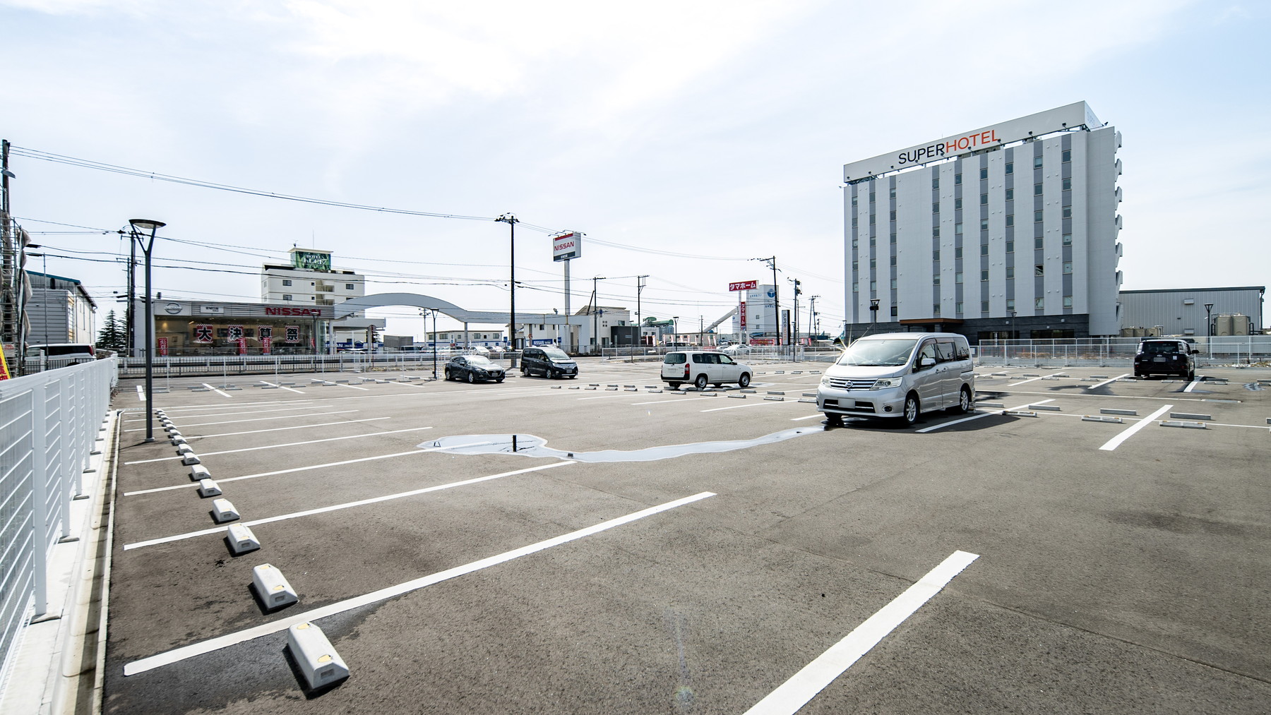 駐車場は当館敷地内にございます