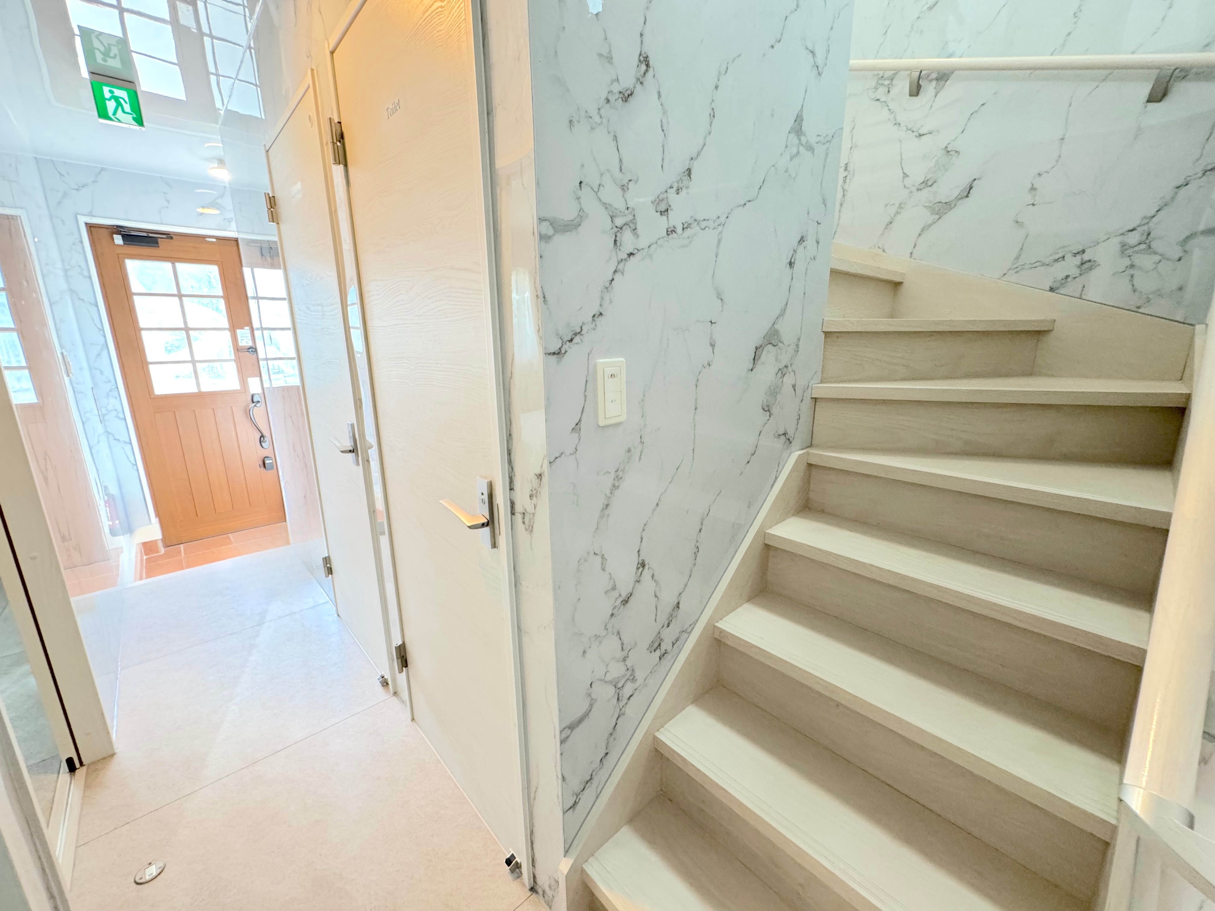 D棟：玄関・階段