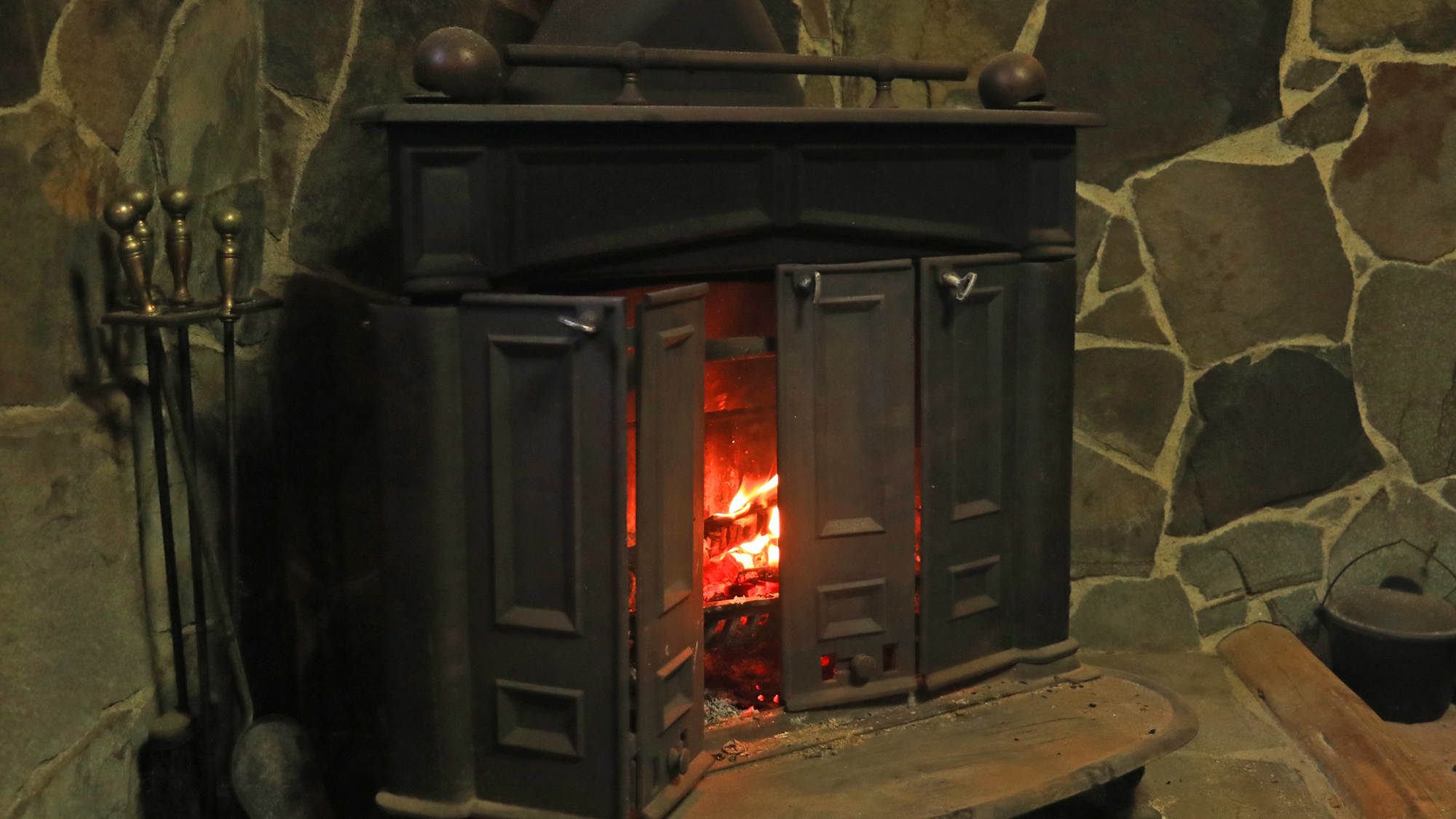 #館内　風情ある暖炉