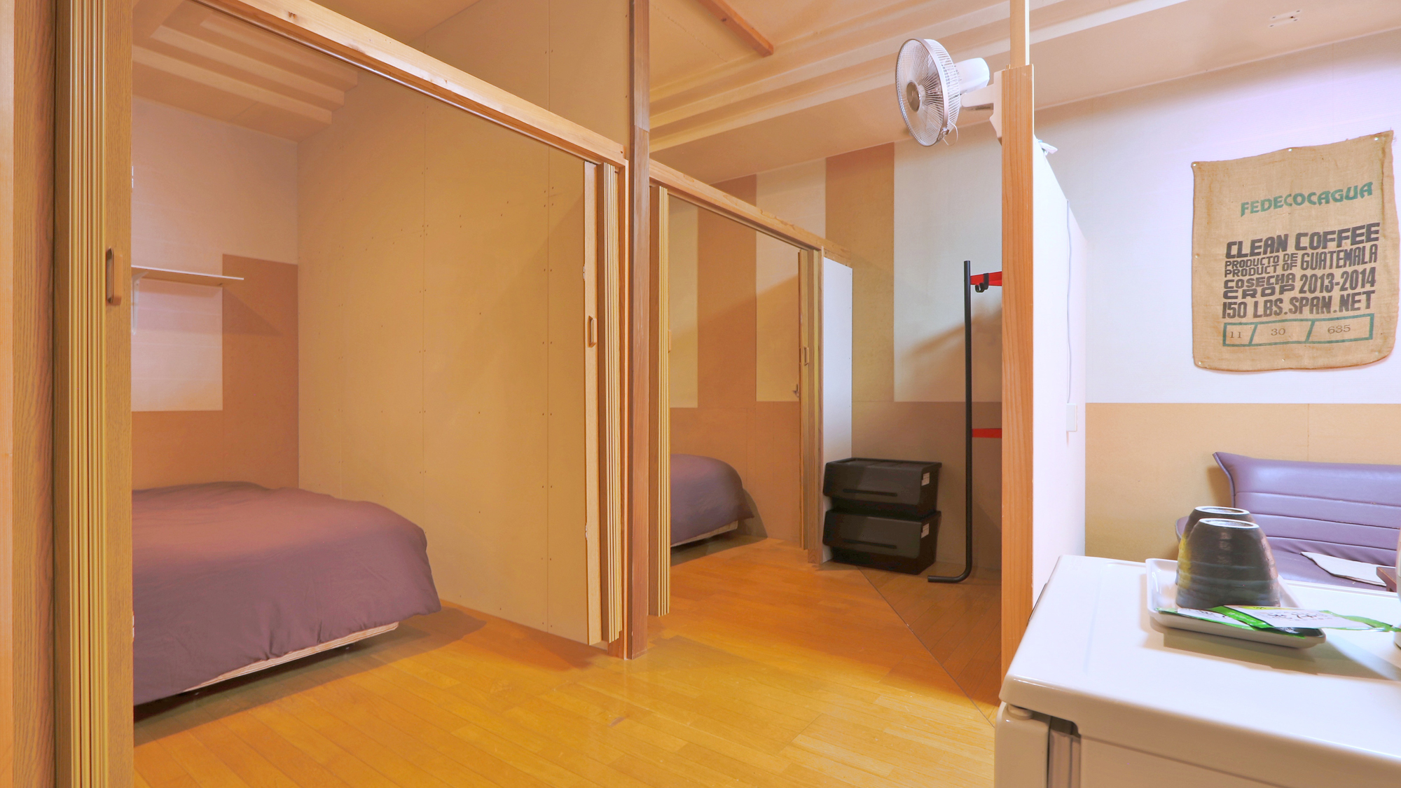 【客室】パーティションで仕切られたお部屋 