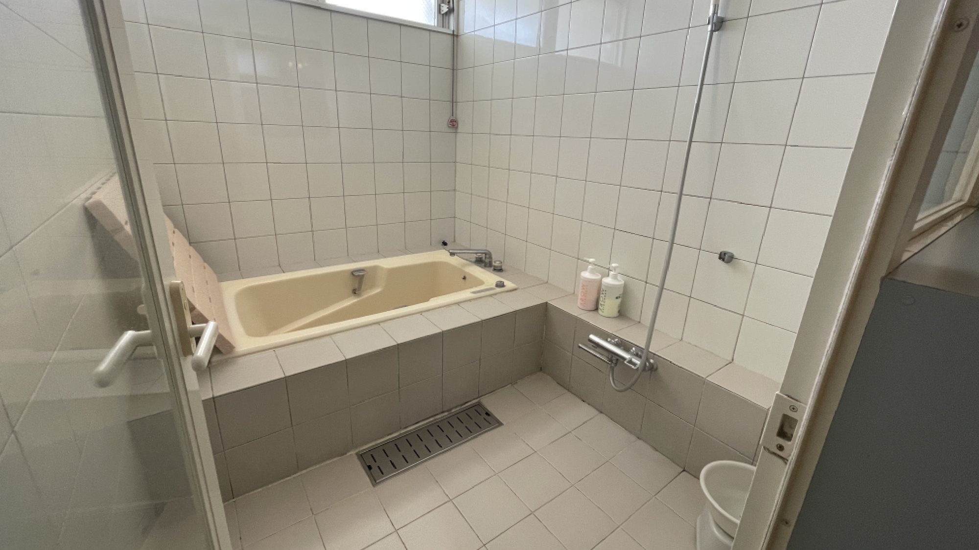 ・＜洗面所＞お風呂場とトイレは別々です。大きな鏡もありますので身支度もバッチリ整えられます！