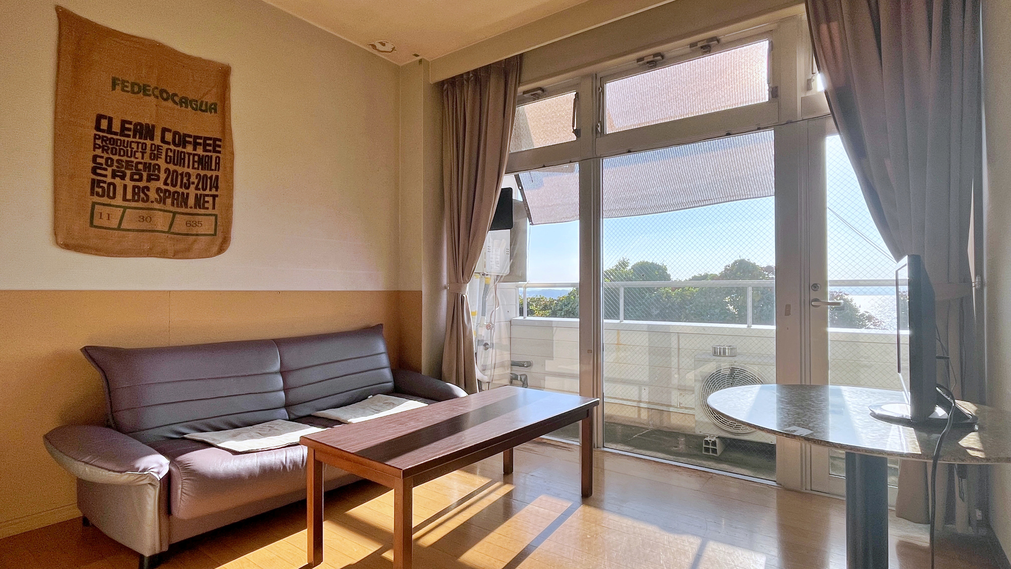 【客室】パーティションで仕切られたお部屋 