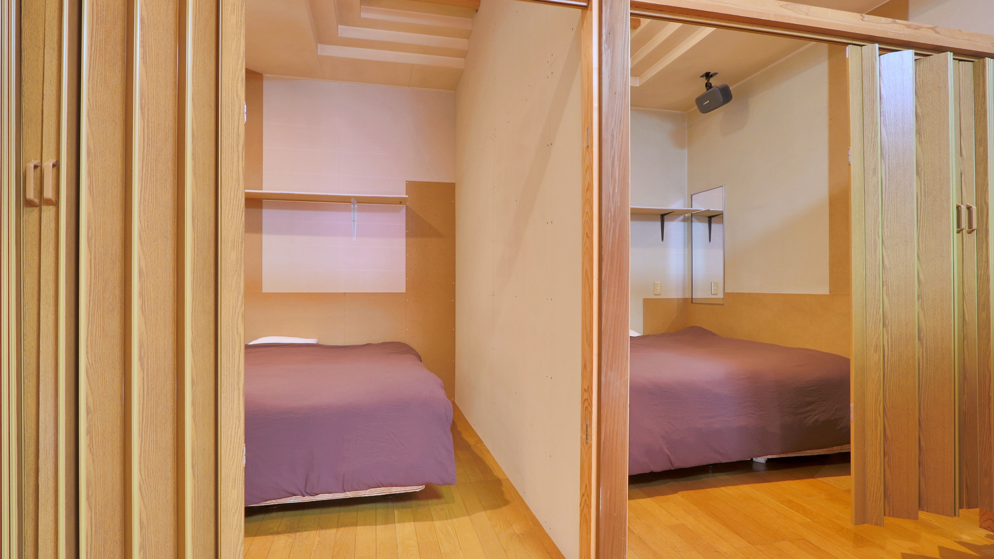 【客室】パーティションで仕切られたお部屋 