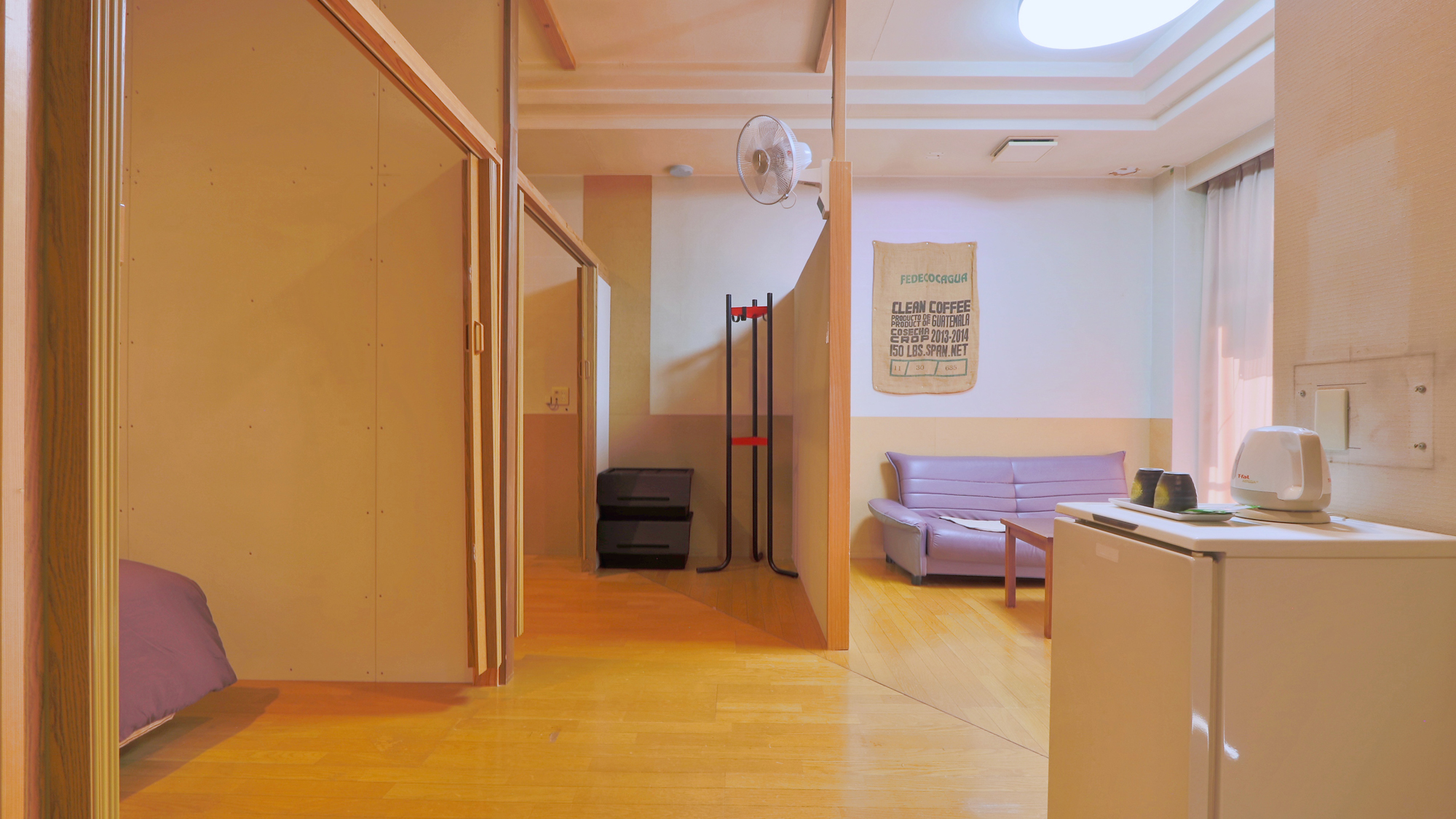 【客室】パーティションで仕切られたお部屋 