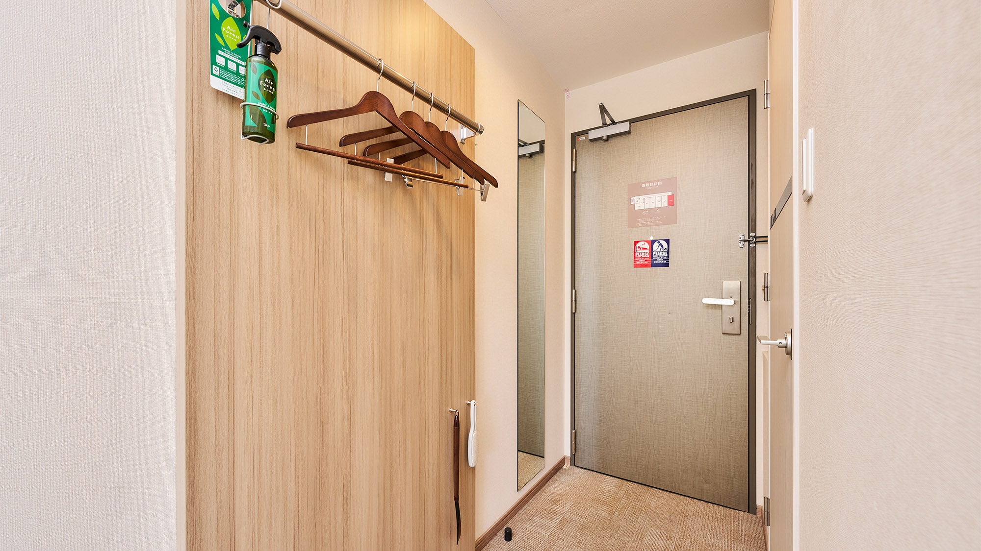 ・【コンフォートダブル】スッキリ空間でビジネスステイもスマートに