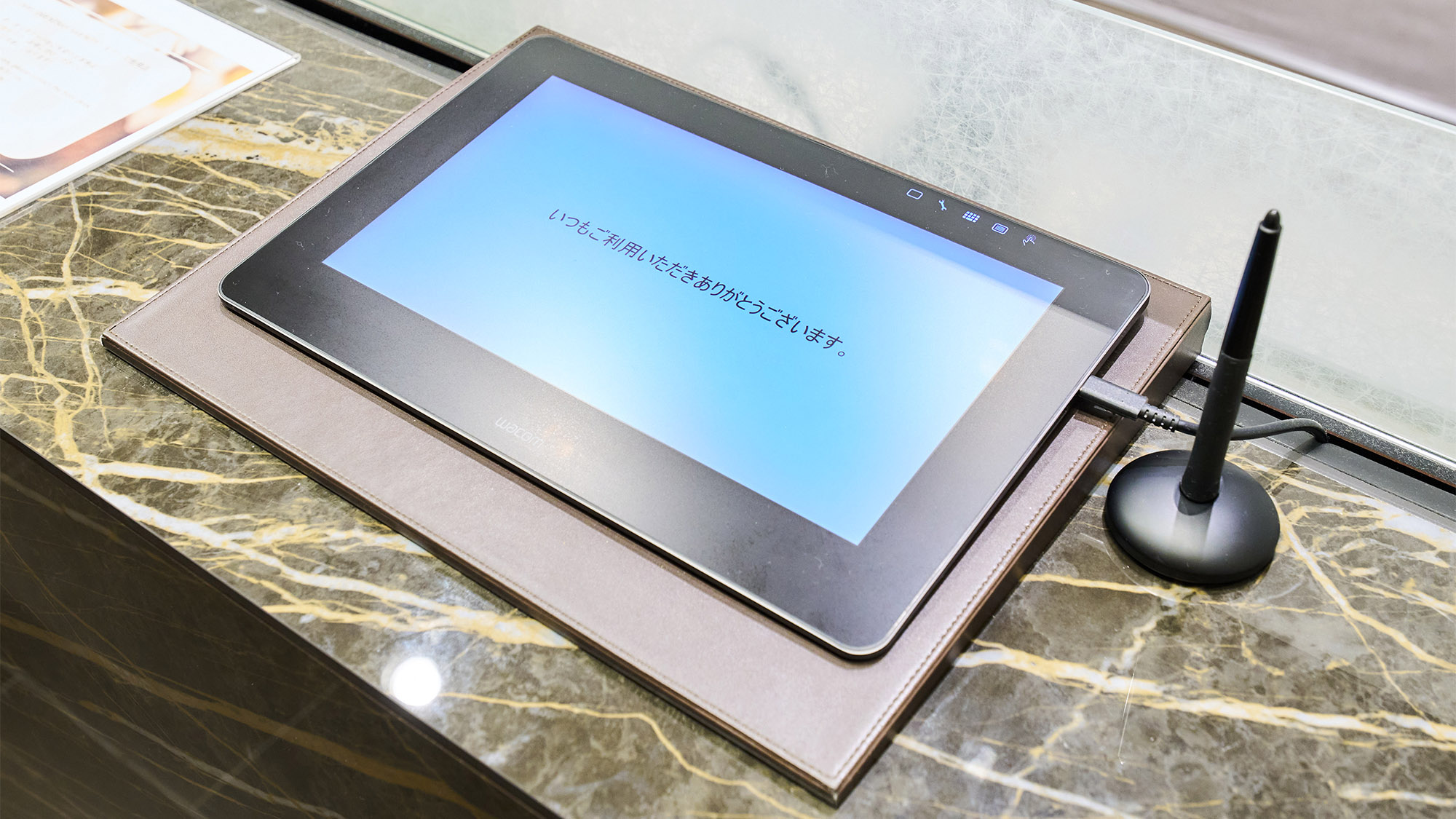 ・【フロント】チェックインタブレット端末を採用　スマートに快適ステイ