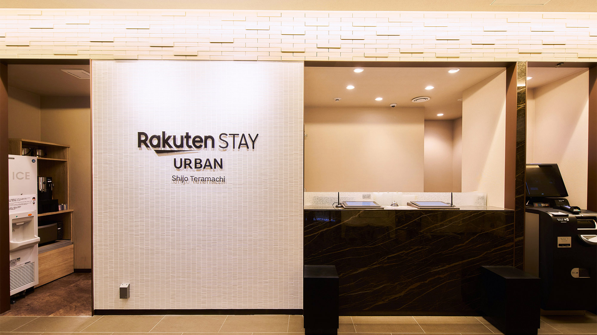 ・【フロント】こちらでチェックインをお願いします