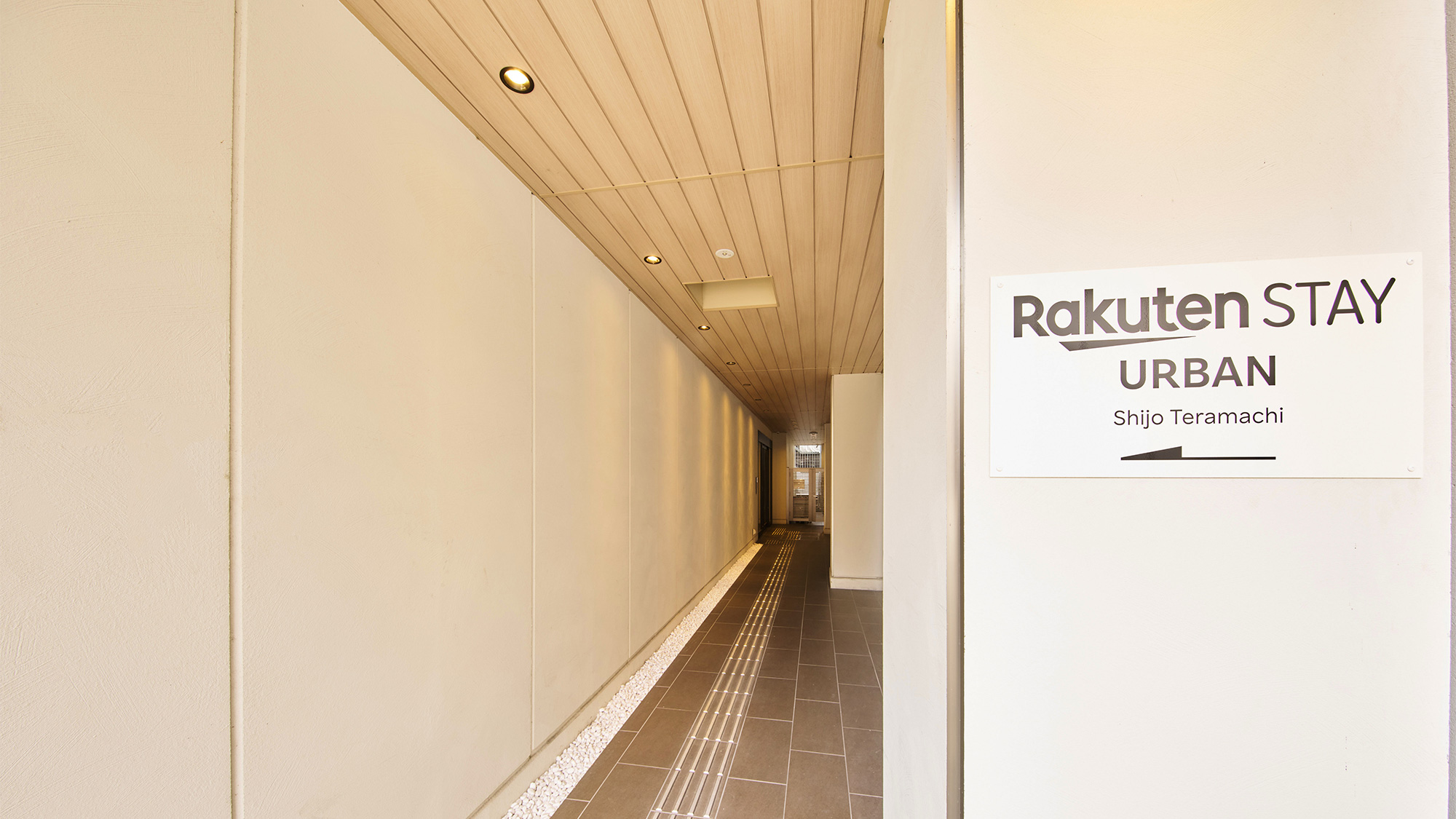 ・【エントランス】フロントへの入口です