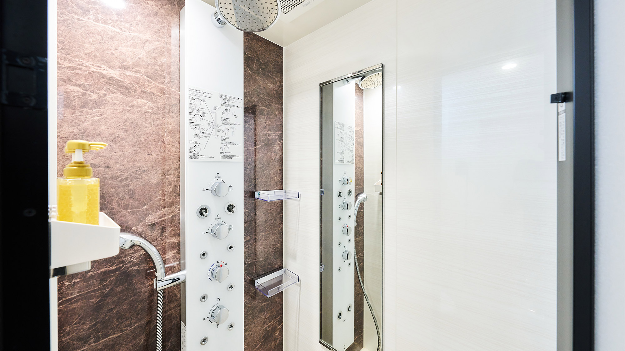 ・【シャワーブース】全室にLIXILのアクアネオを設置しています　多機能シャワーでリラックスタイム