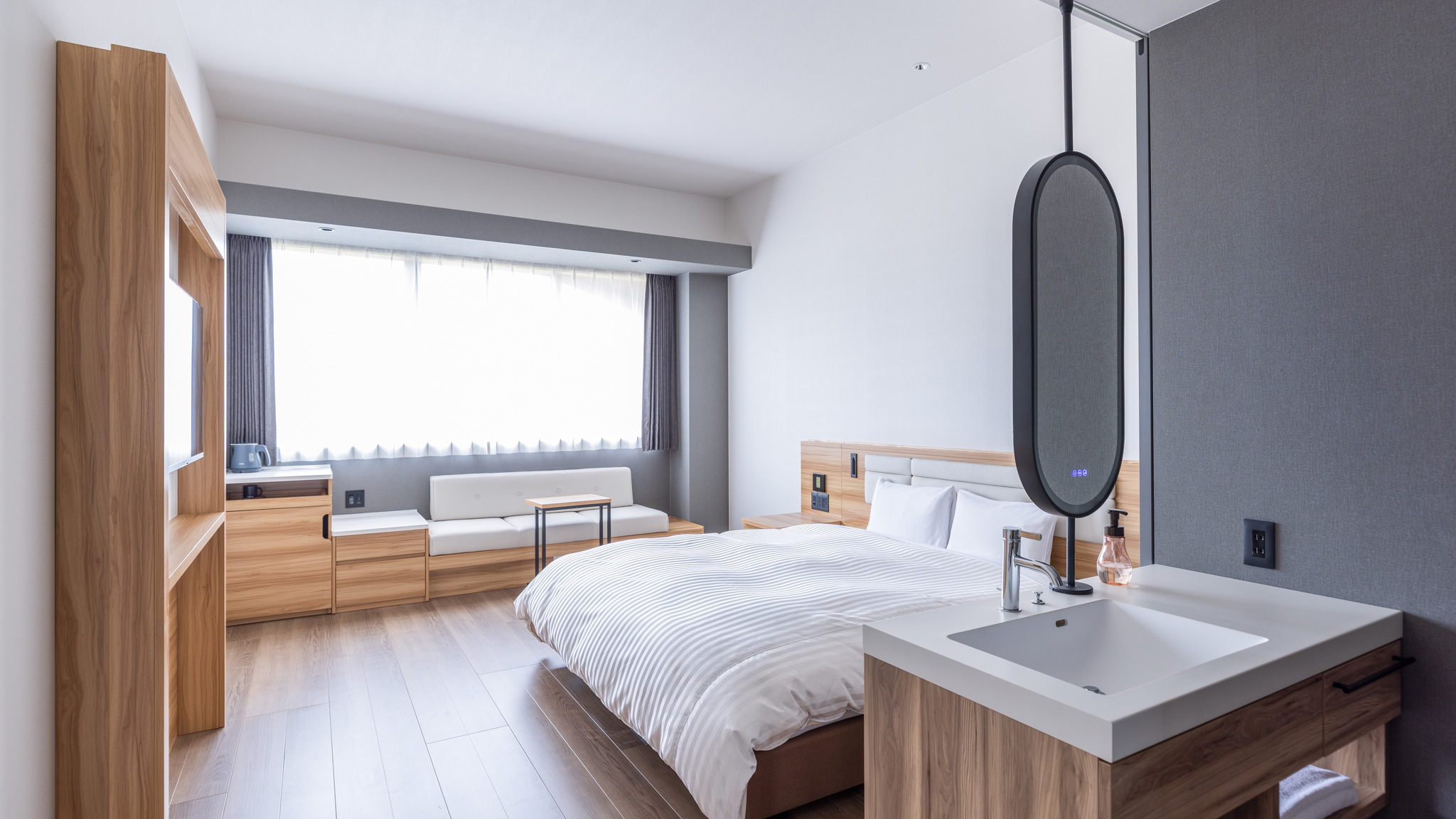 プレミアキング25平米　ベッド幅198cm　SONY43型TV