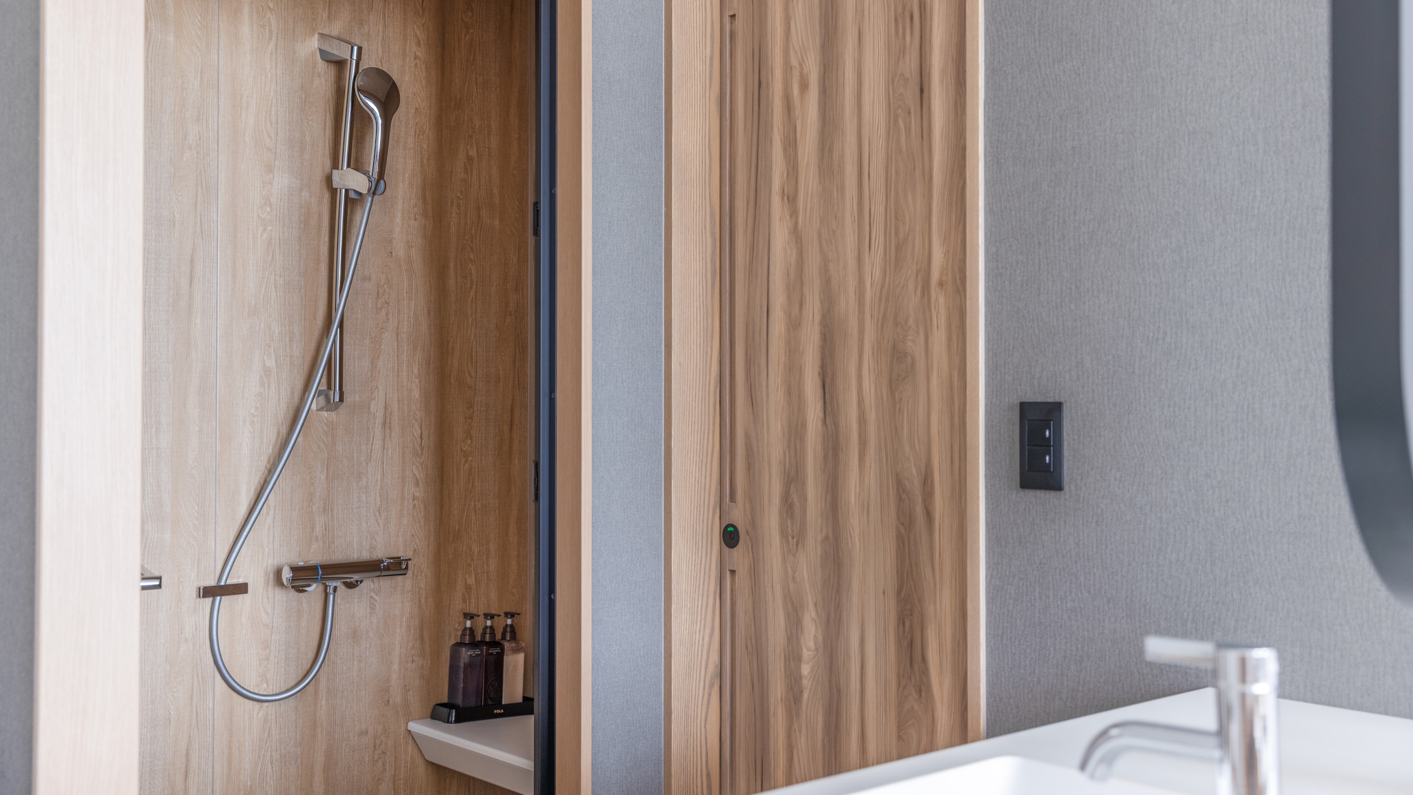 コンフォートシングル　洗面　シャワールーム