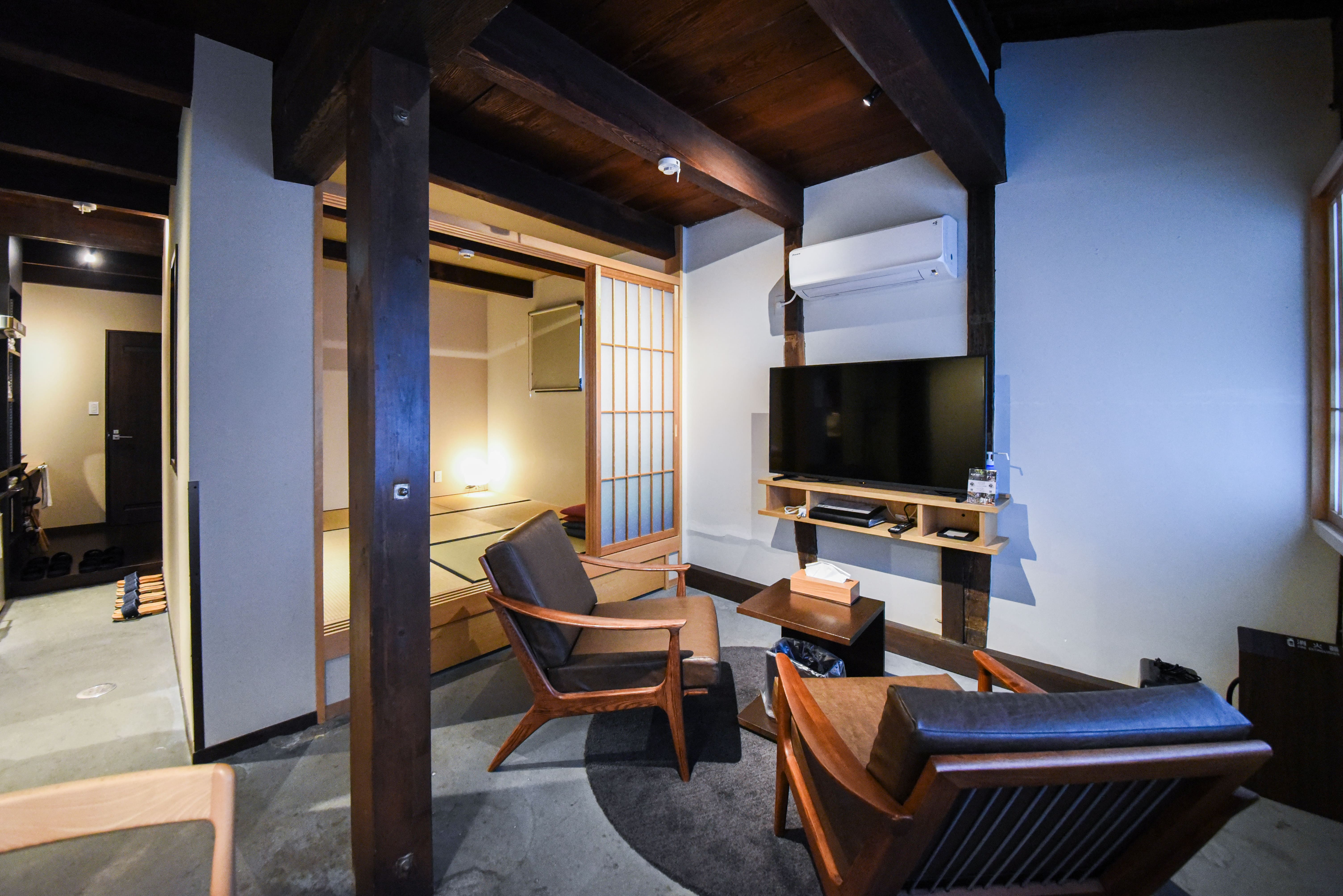 町 -Street side room-｜リビング／Living room