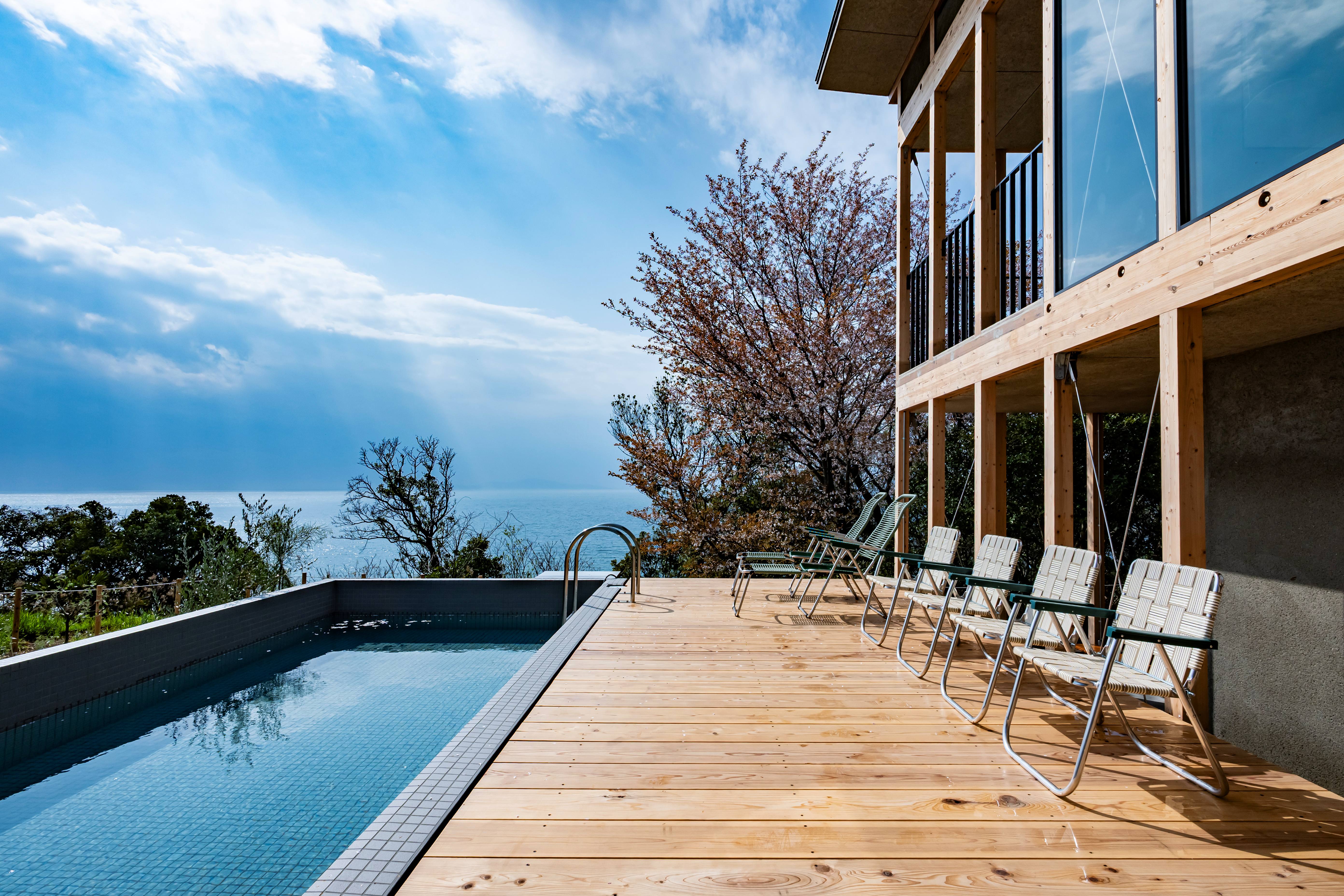 POOLHOUSE　テラス・プール