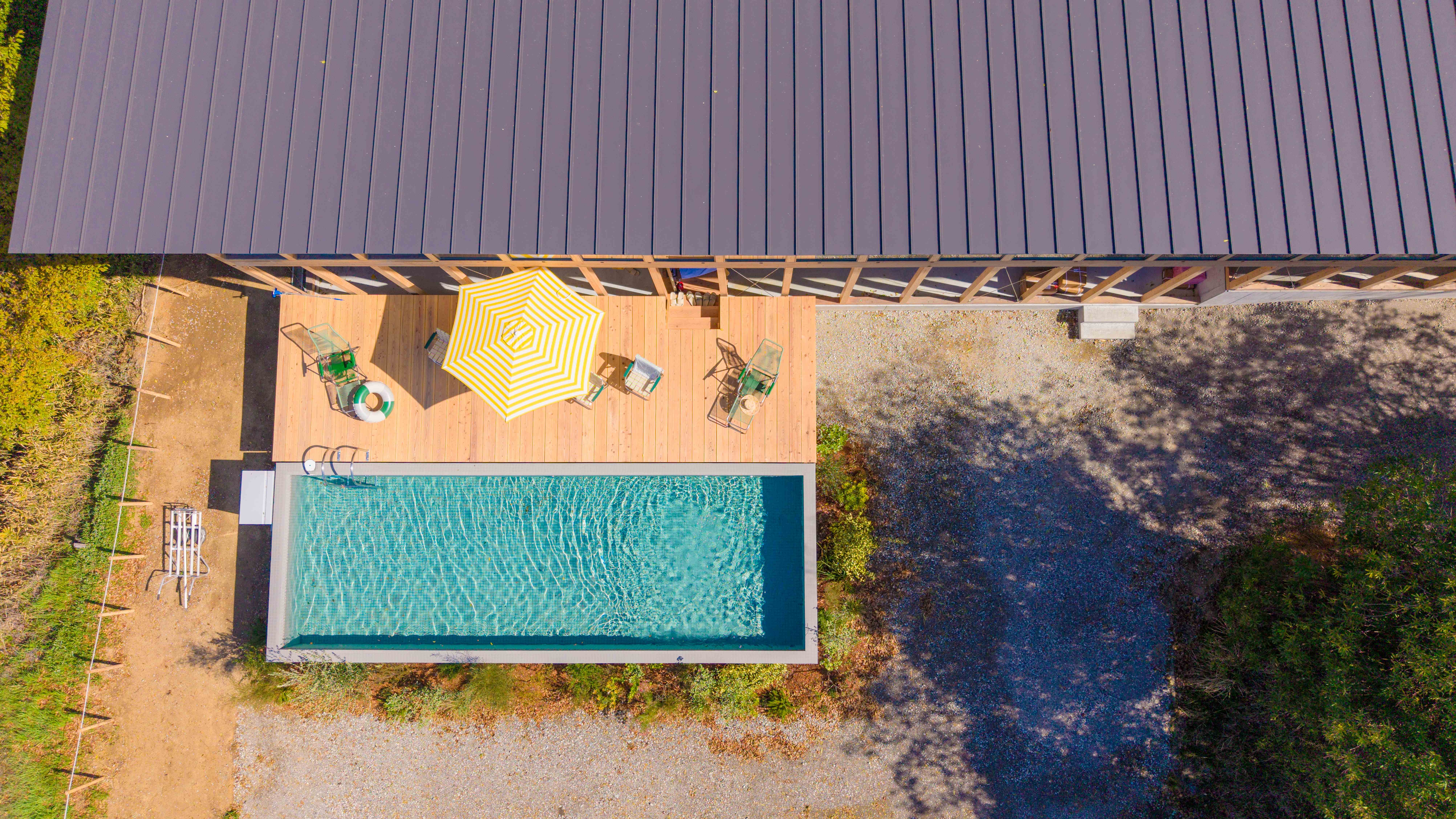POOLHOUSE　外観