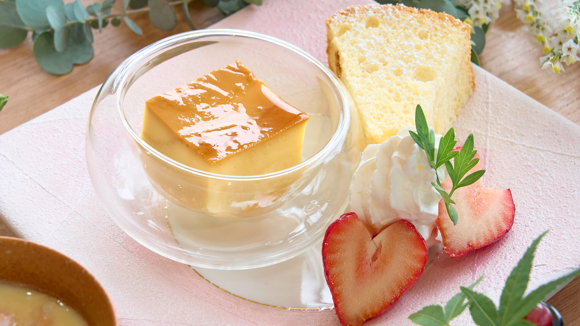 ・【夕食一例】旬のフルーツを使用した季節の自家製デザート。至福の時間が流れます