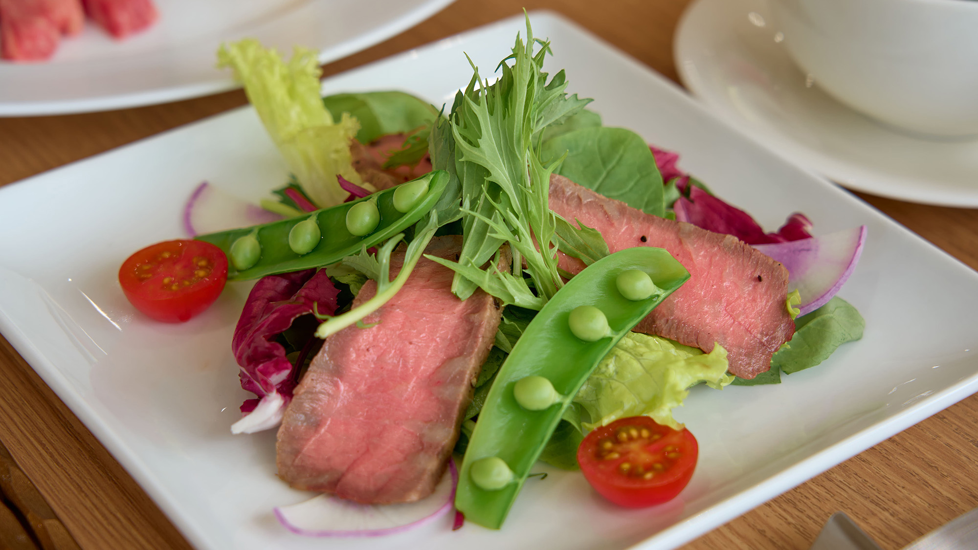 ・【夕食一例／土佐あかうしプレミアムステーキコース】『土佐あかうしローストビーフサラダ』