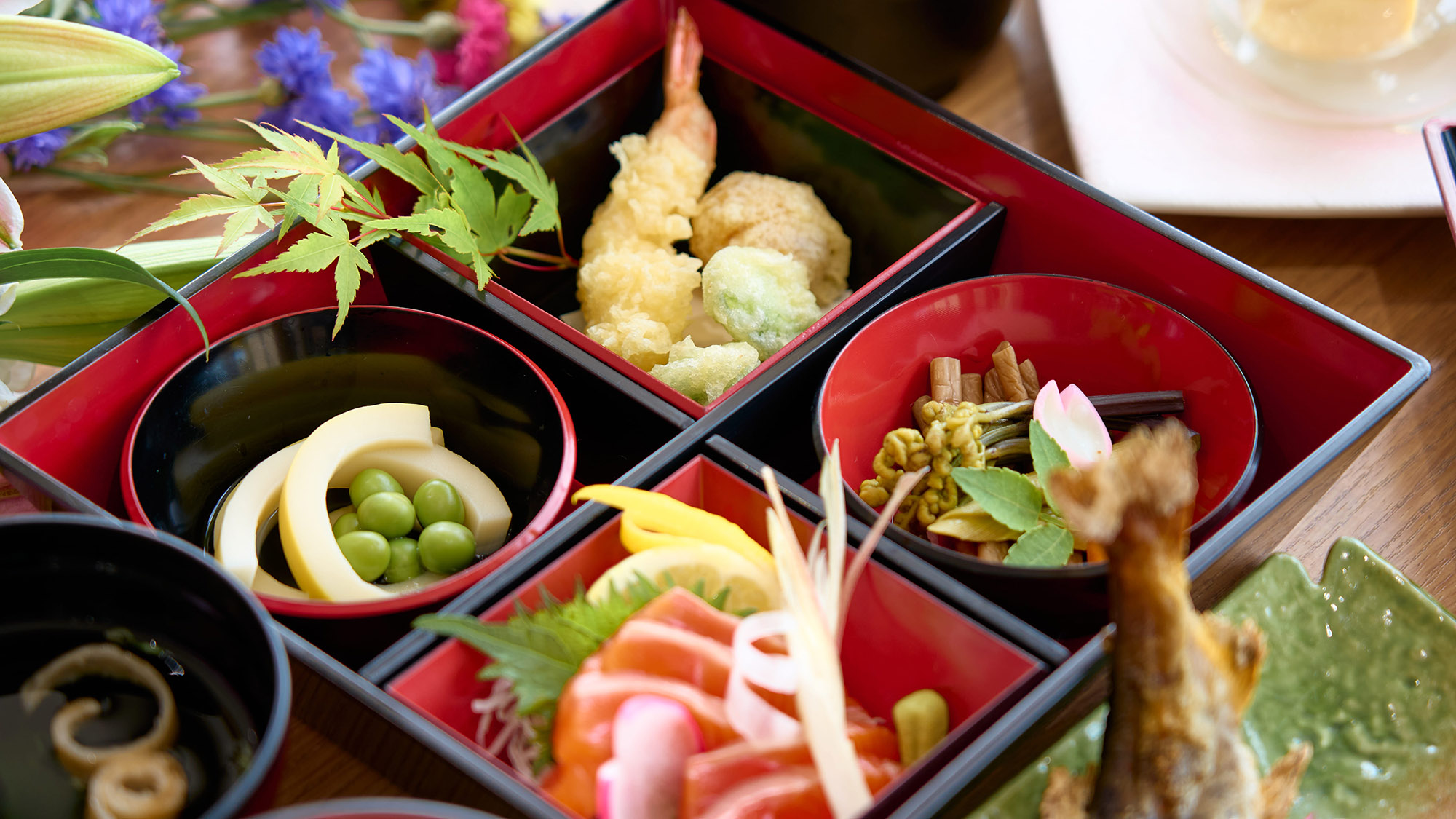 ・【夕食一例／あじさい御膳】新鮮なお刺身と天ぷらが味わえる贅沢な御膳