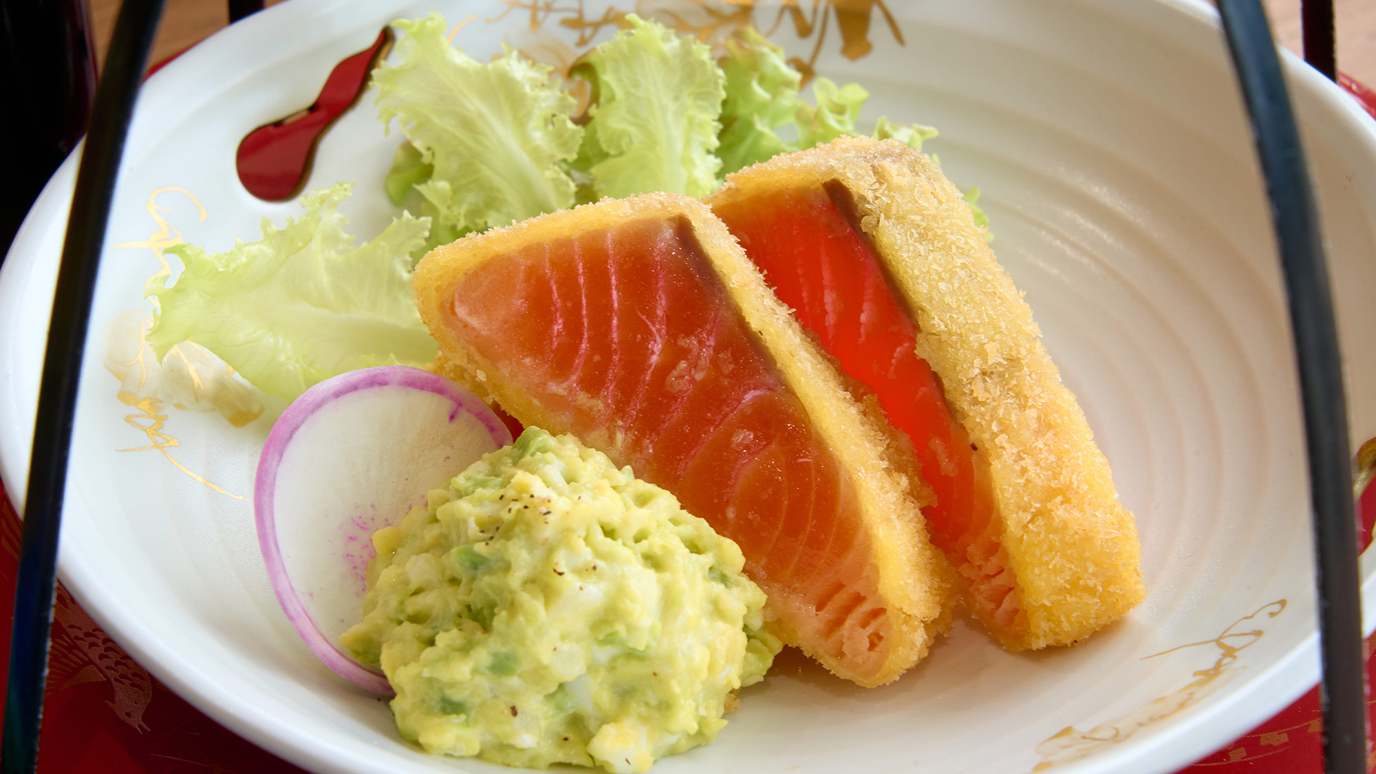 ・【夕食一例／煌めきの饗宴 ～土佐あかうし会席『雅(みやび)』】〈揚げ物〉山海旬彩揚げ