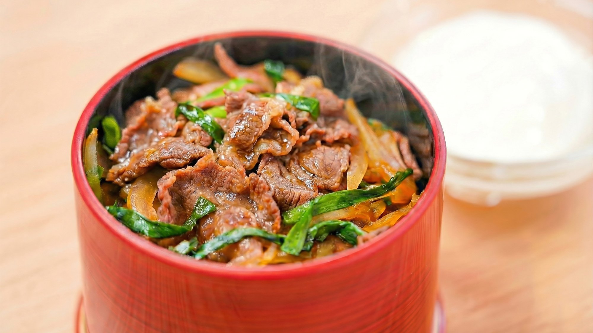 ・【土佐あかうしと生姜の旨味牛めし】高知県を代表するブランド牛、土佐あかうしをご堪能いただけます