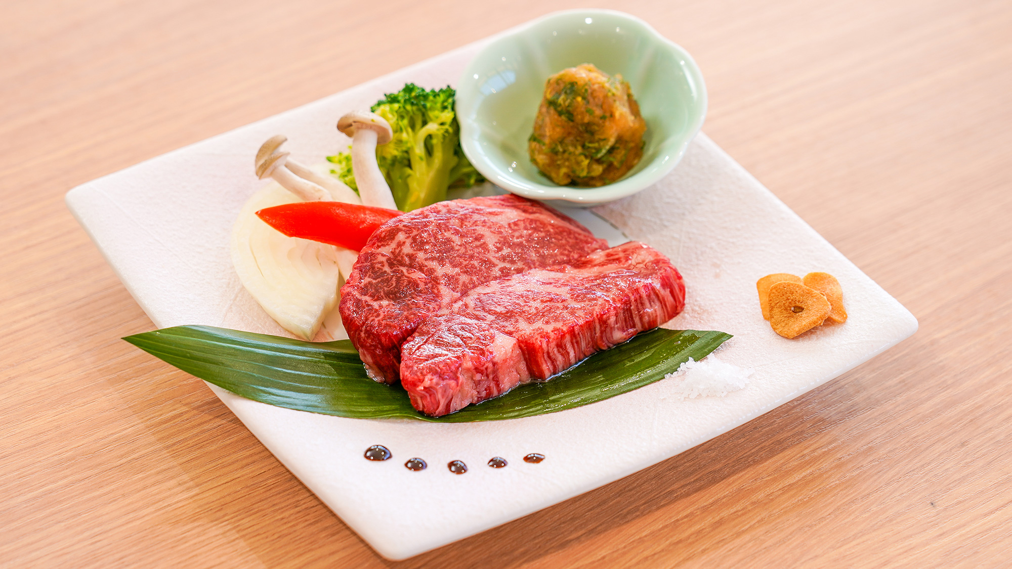 ・【土佐あかうしステーキ】さめうら荘特製柚子のちり酢をお好みで