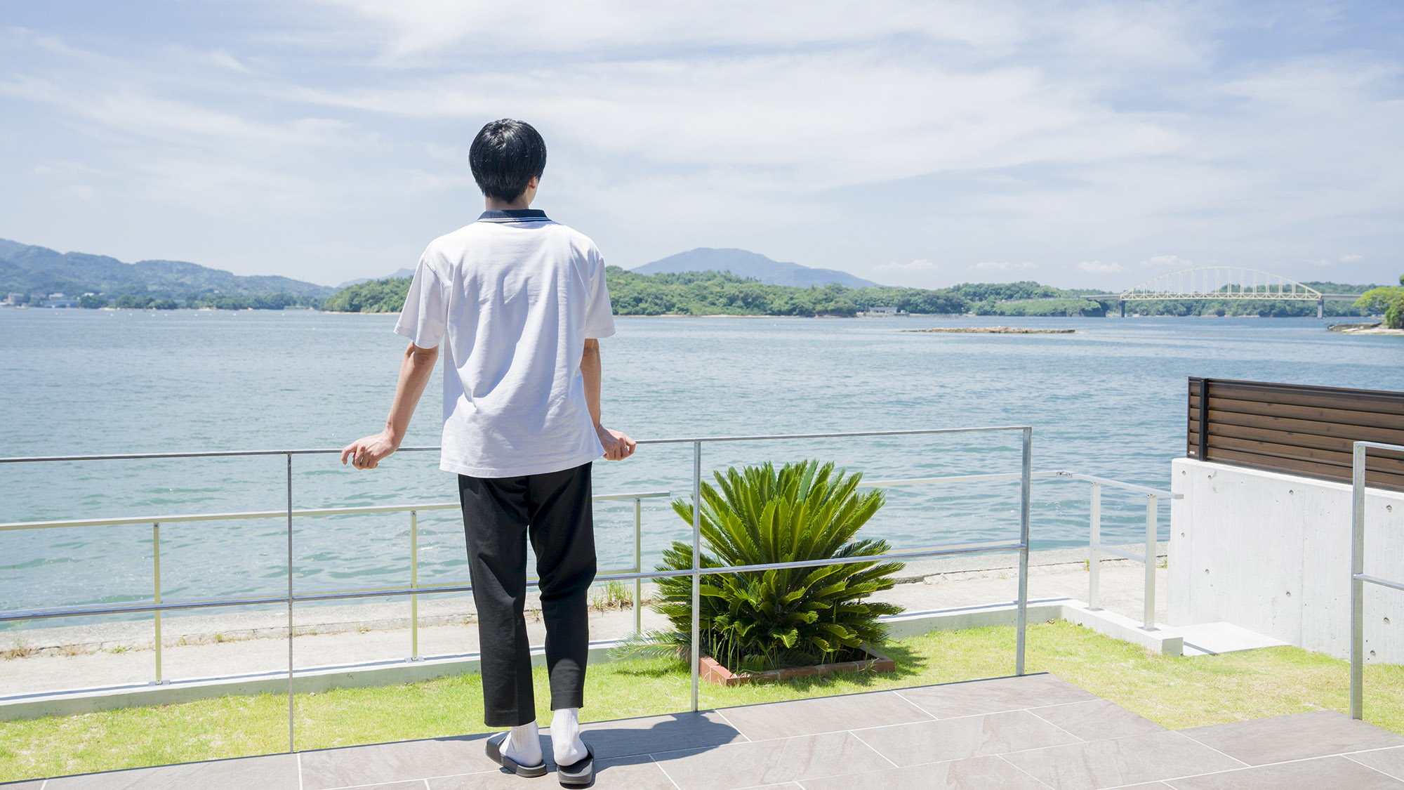 【テラス（イメージ）】天草の透き通った海、広い空、島々を一望できるデッキ